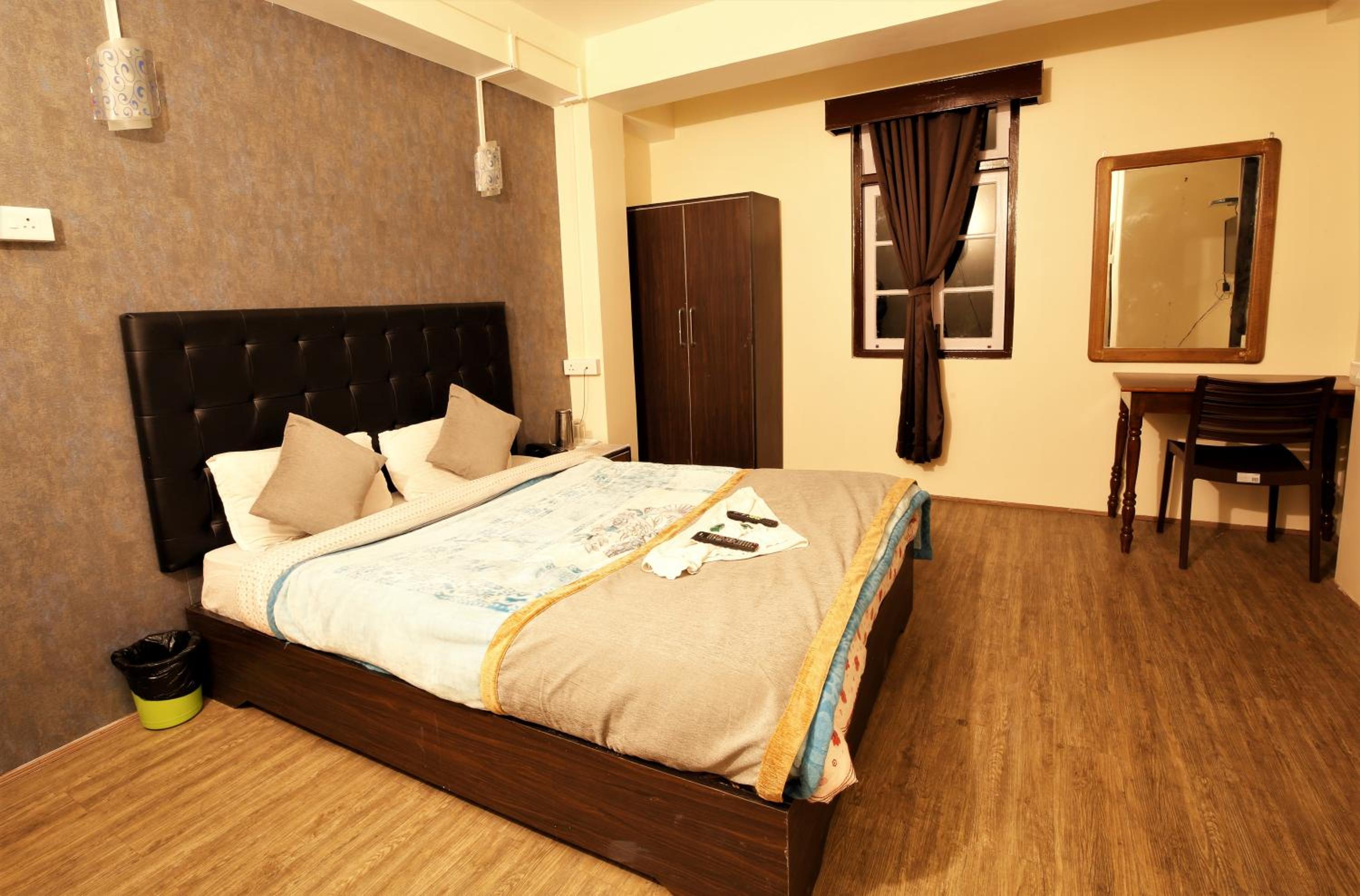 Deluxe Room - Photo 11