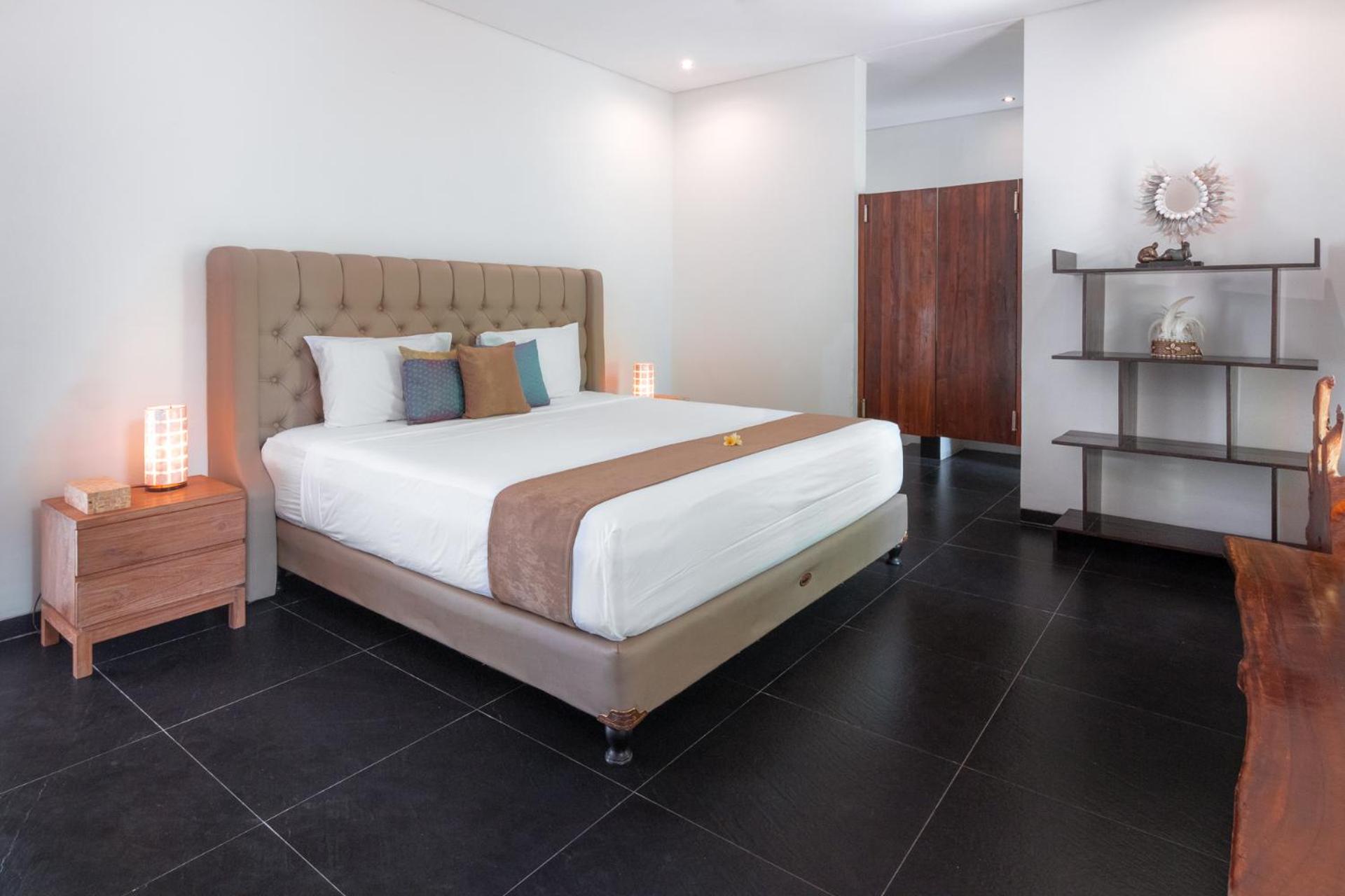 Three-Bedroom Villa - Photo 3