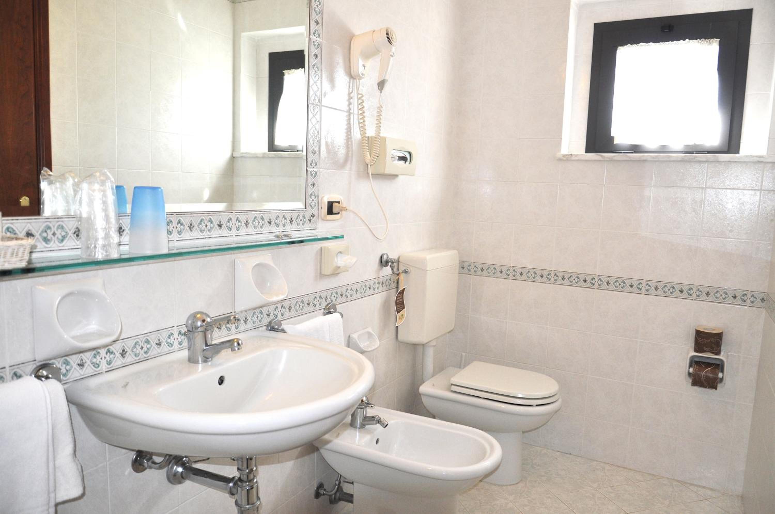 Double Room - Photo 6