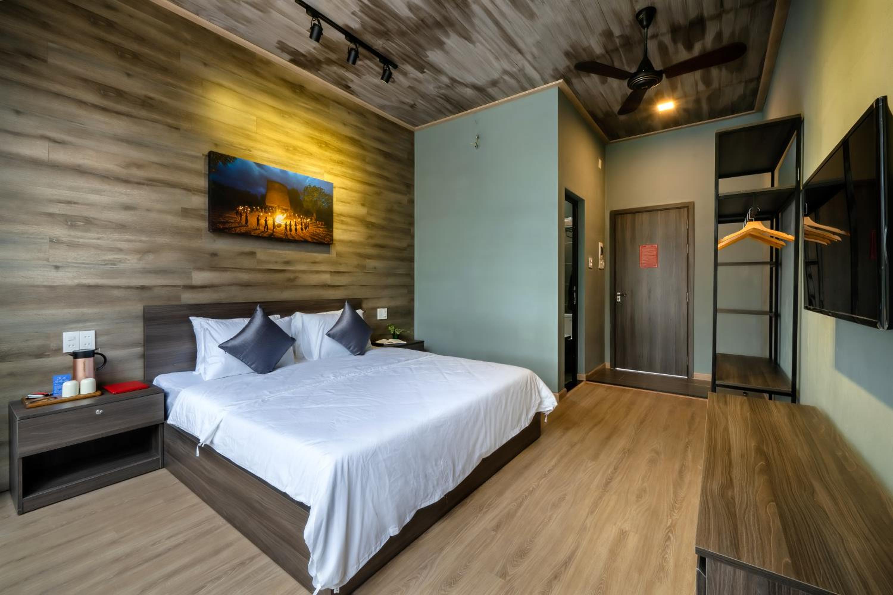 Standard King Room