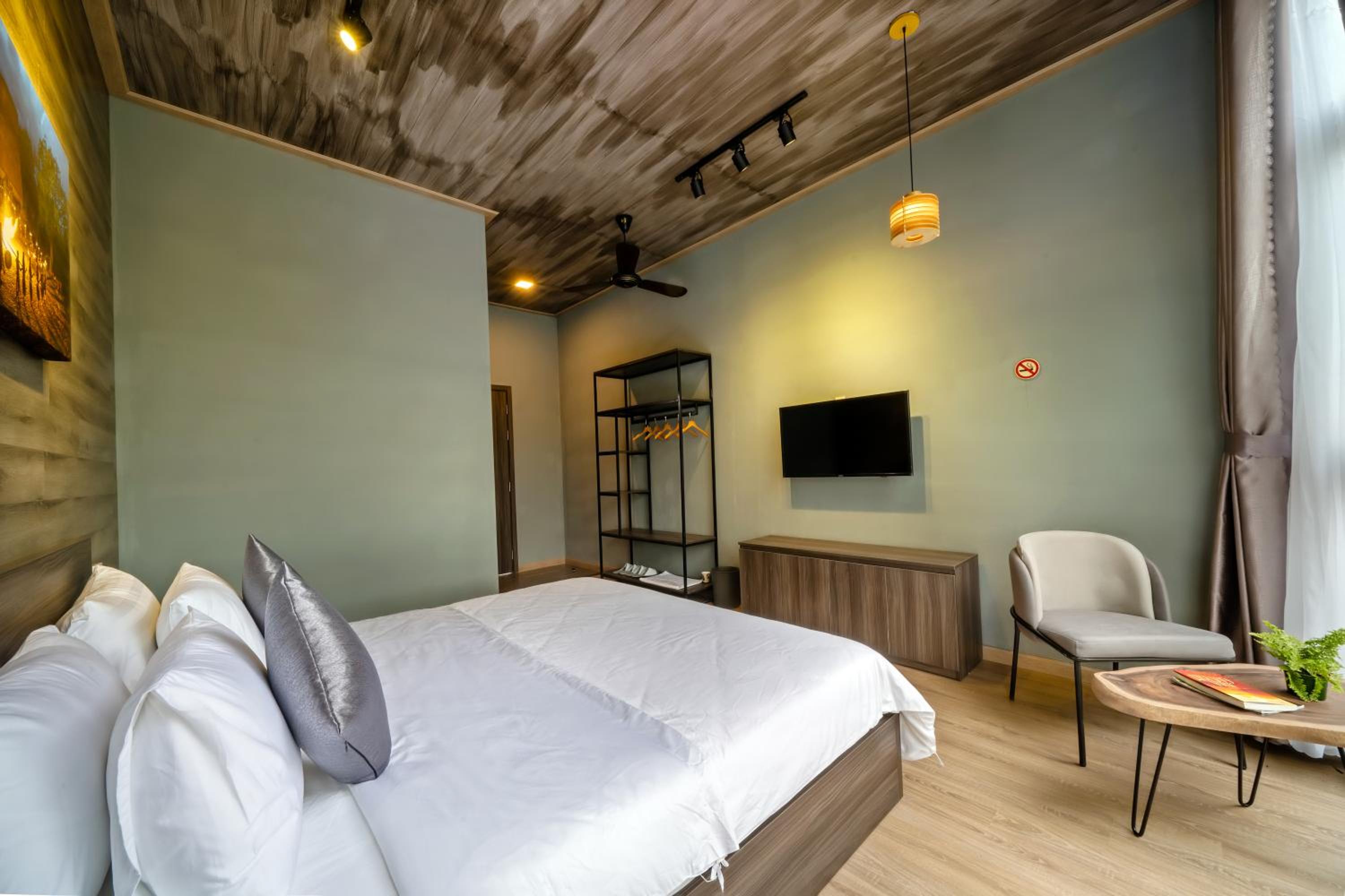 Standard King Room photo 2