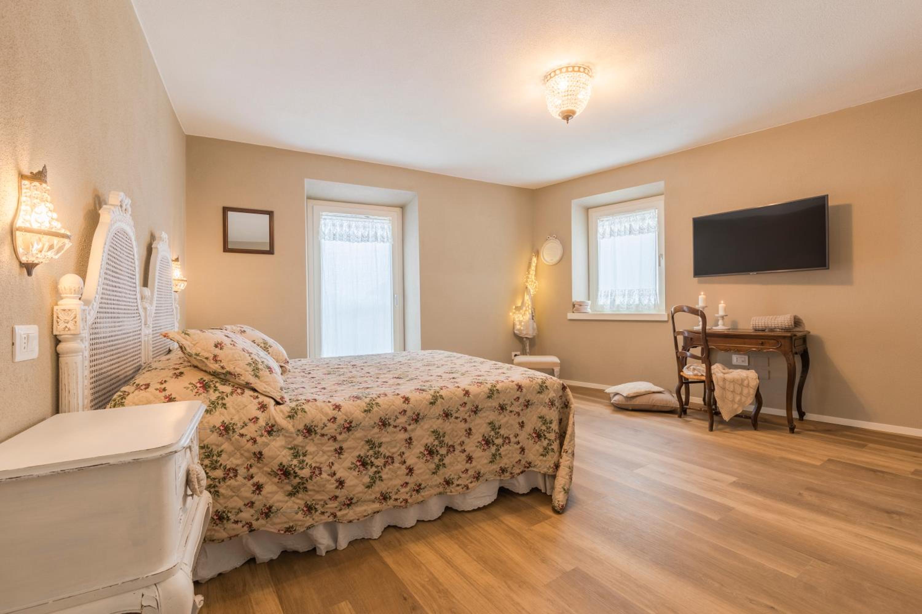 Double Room with Private Bathroom - Photo 16