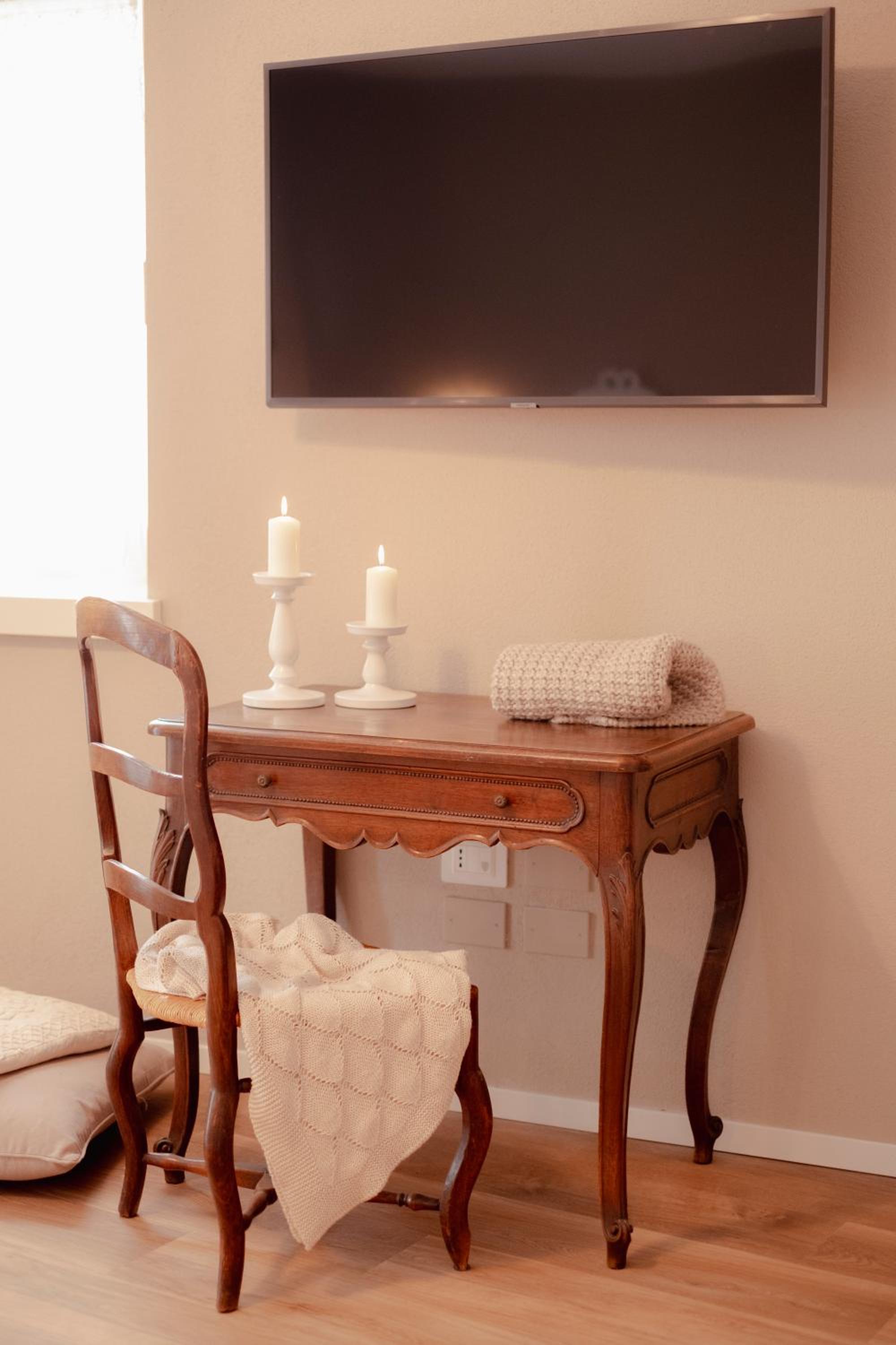 Double Room with Private Bathroom - Photo 15