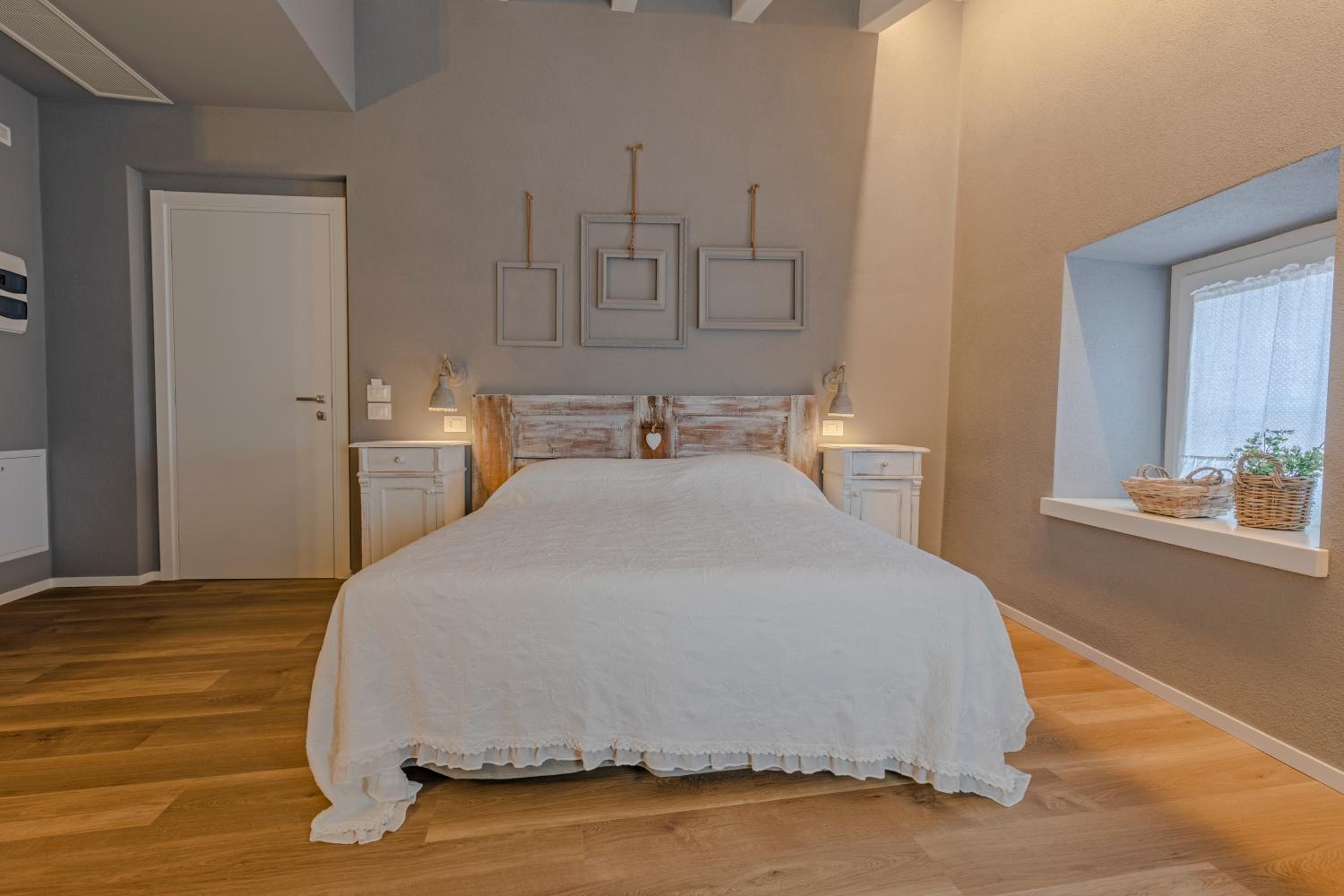 Double Room with Private Bathroom - Photo 6