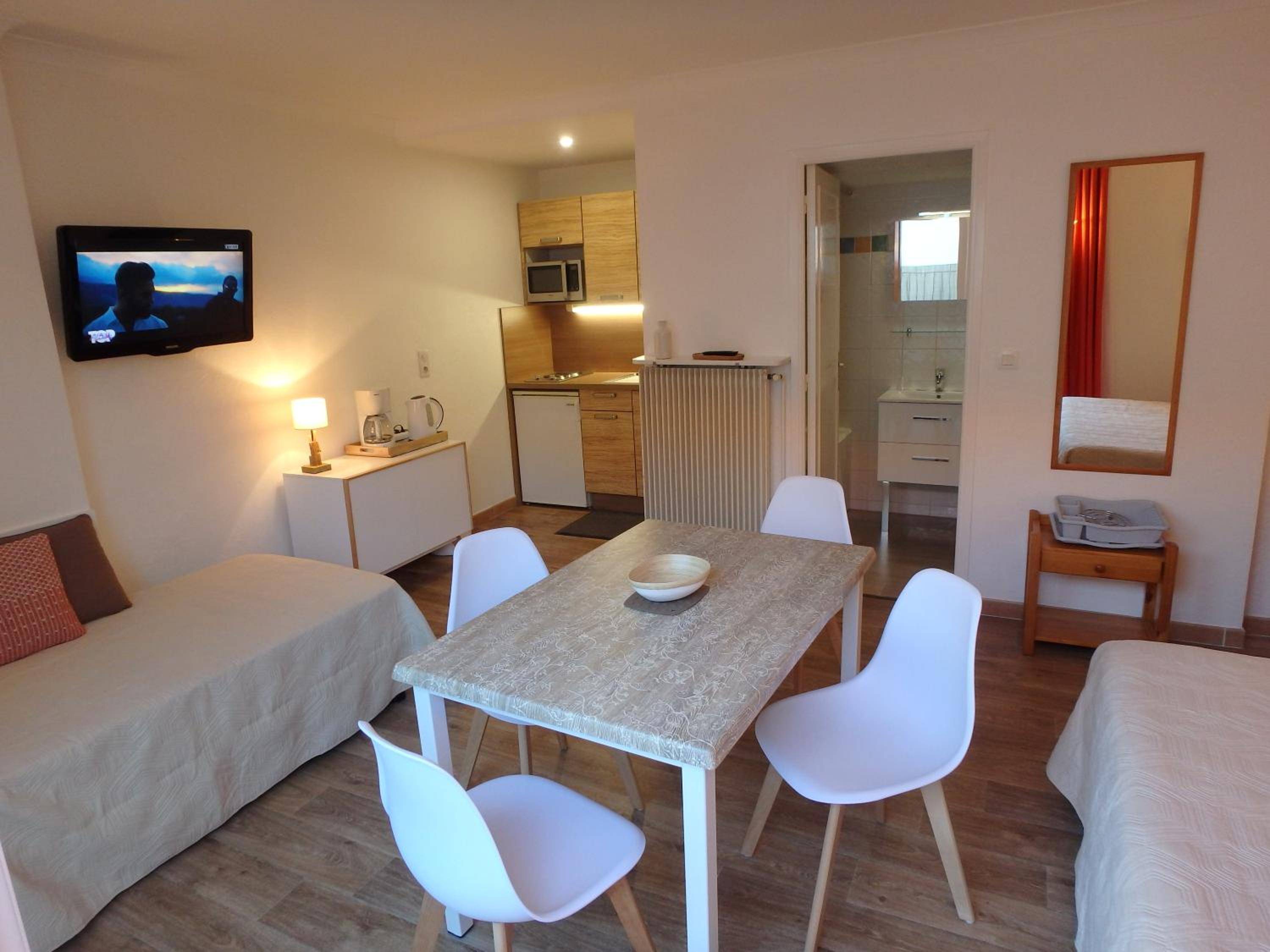 Studio with Terrace (2 or 3 Persons - West View)
