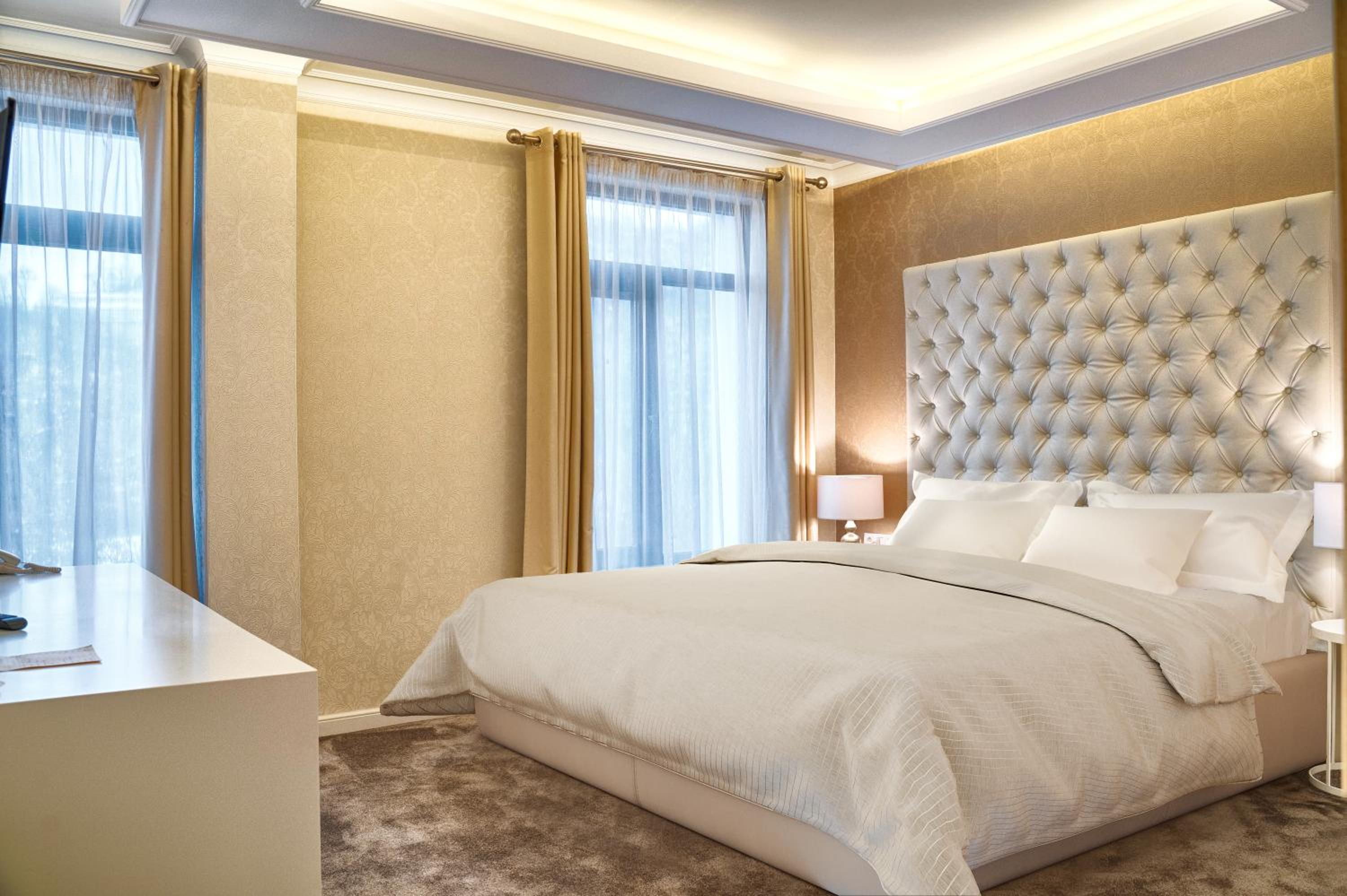 Lux Double Room with Spa Bath - Free Spa Access photo 2