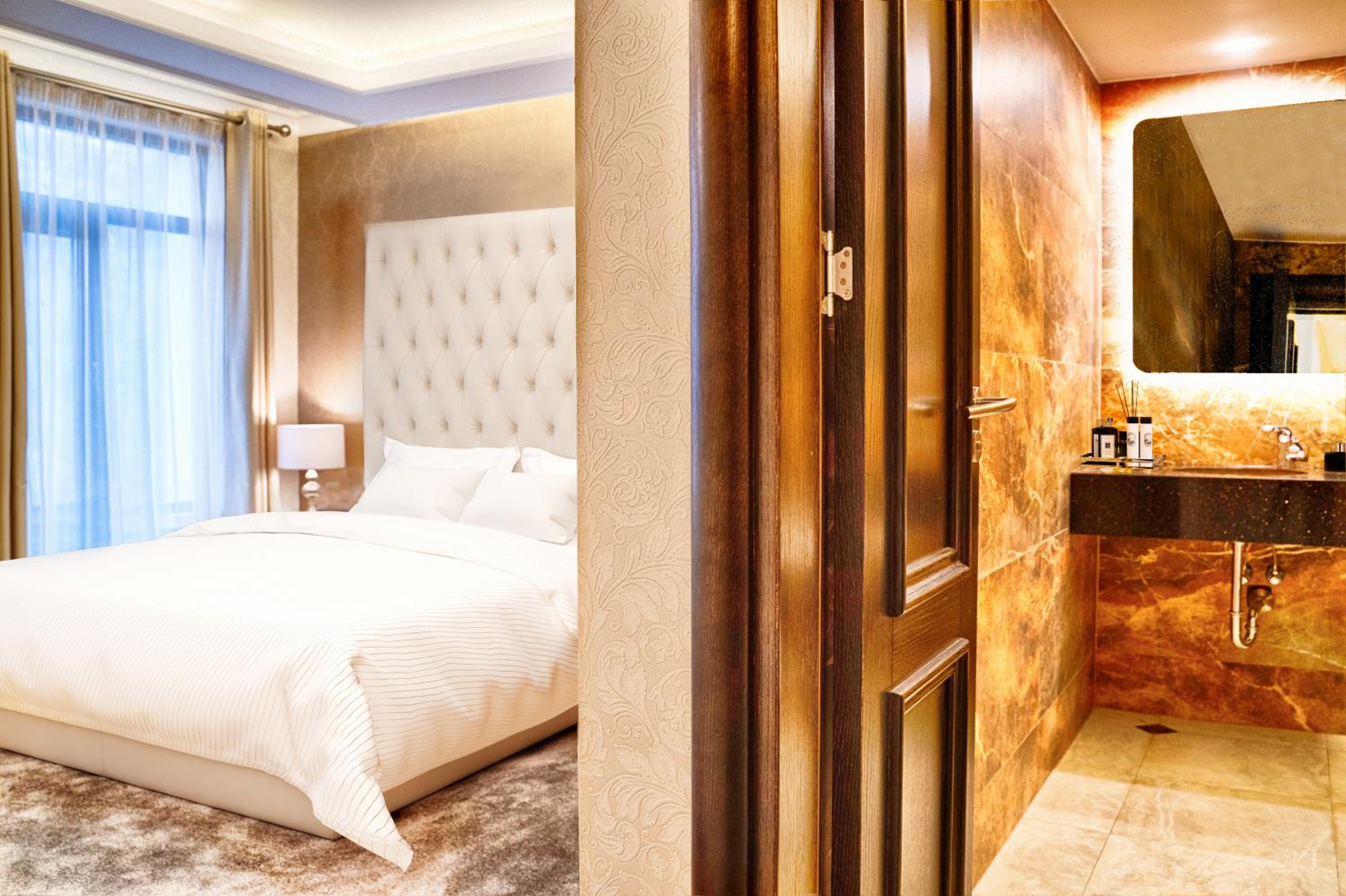 Lux Double Room with Spa Bath - Free Spa Access