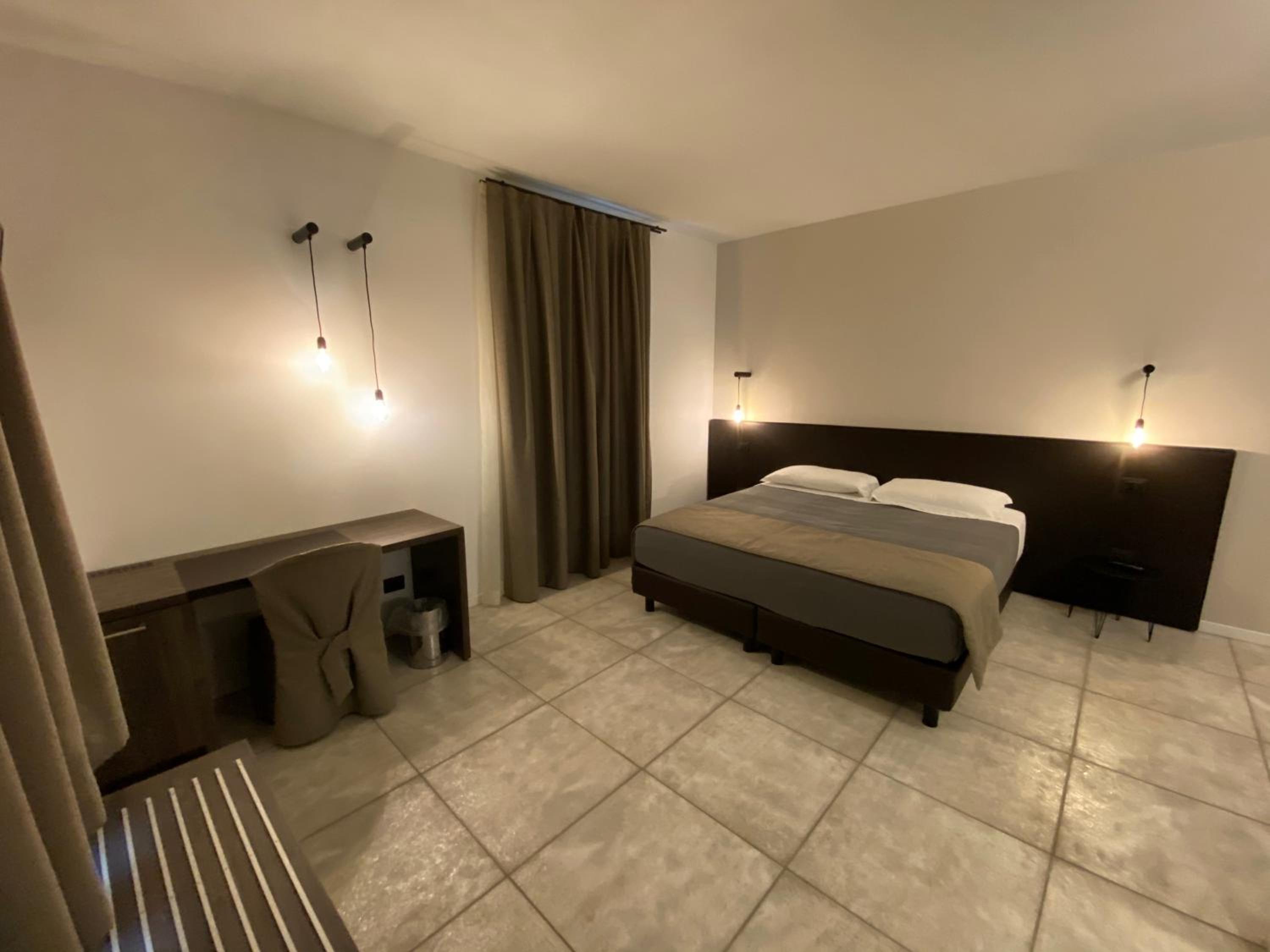 Family Double Room - Photo 8
