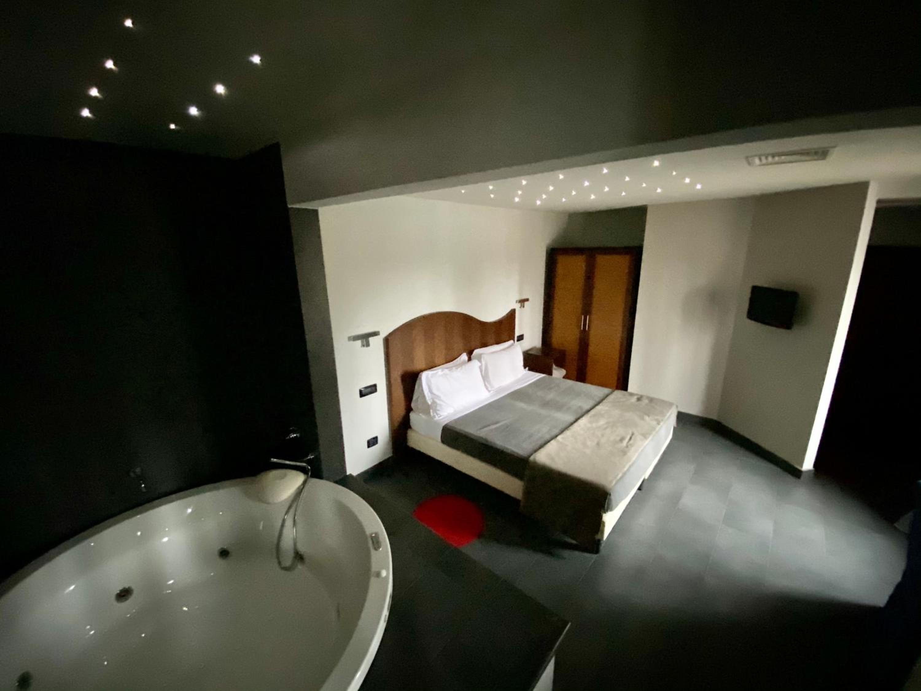 Family Double Room - Photo 5