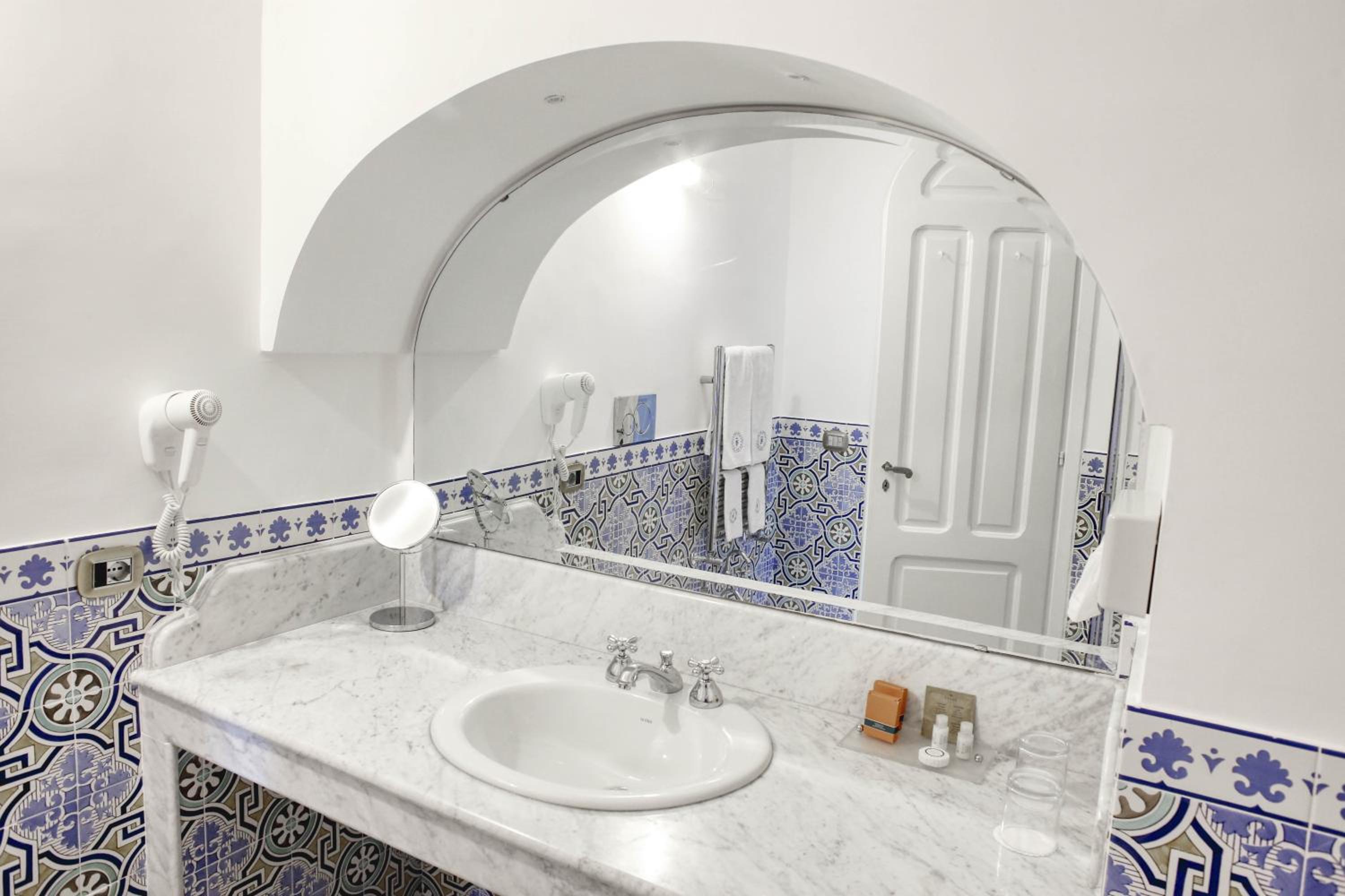 Deluxe Double Room with Shower photo 2