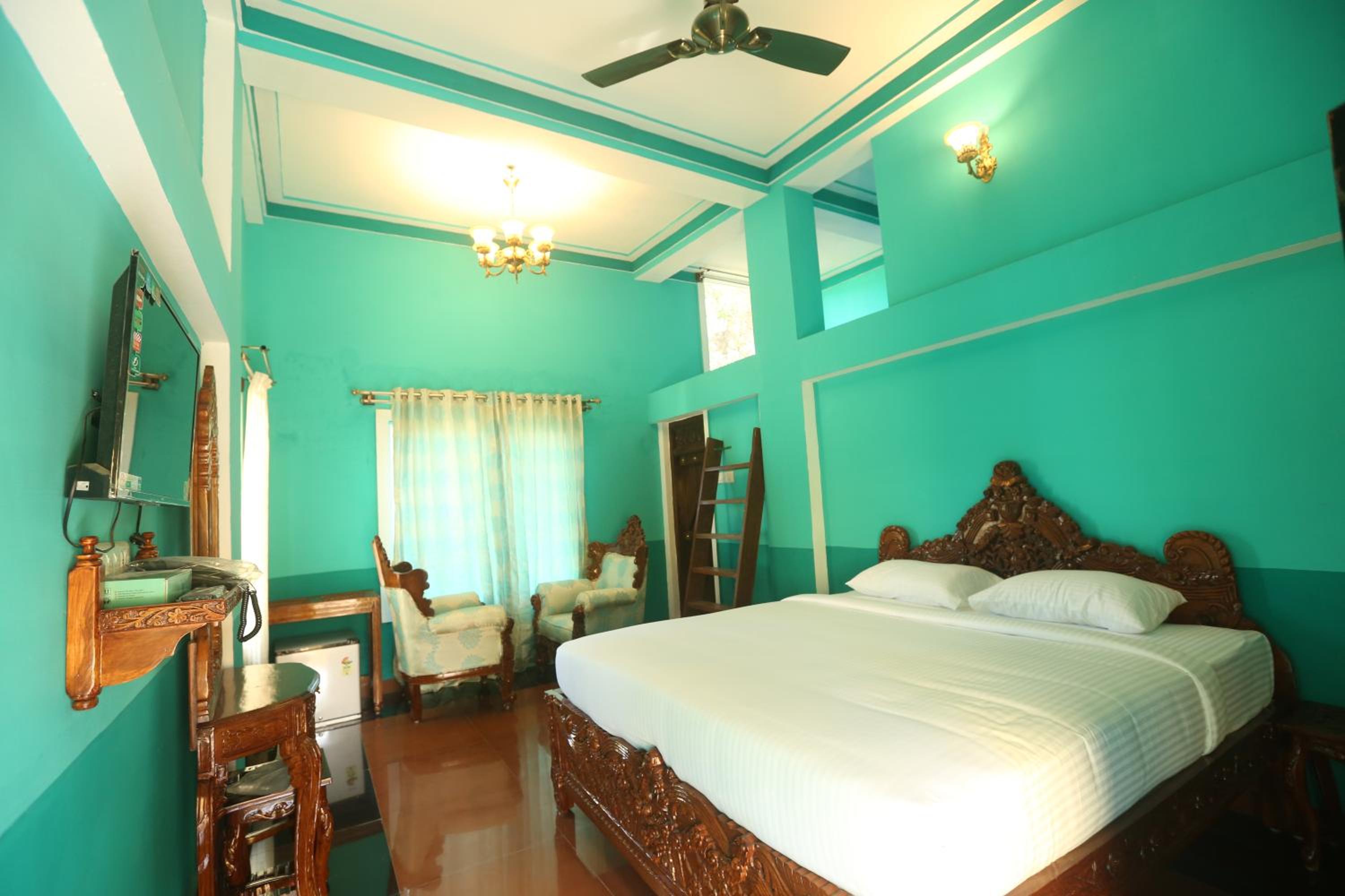 Deluxe King Room