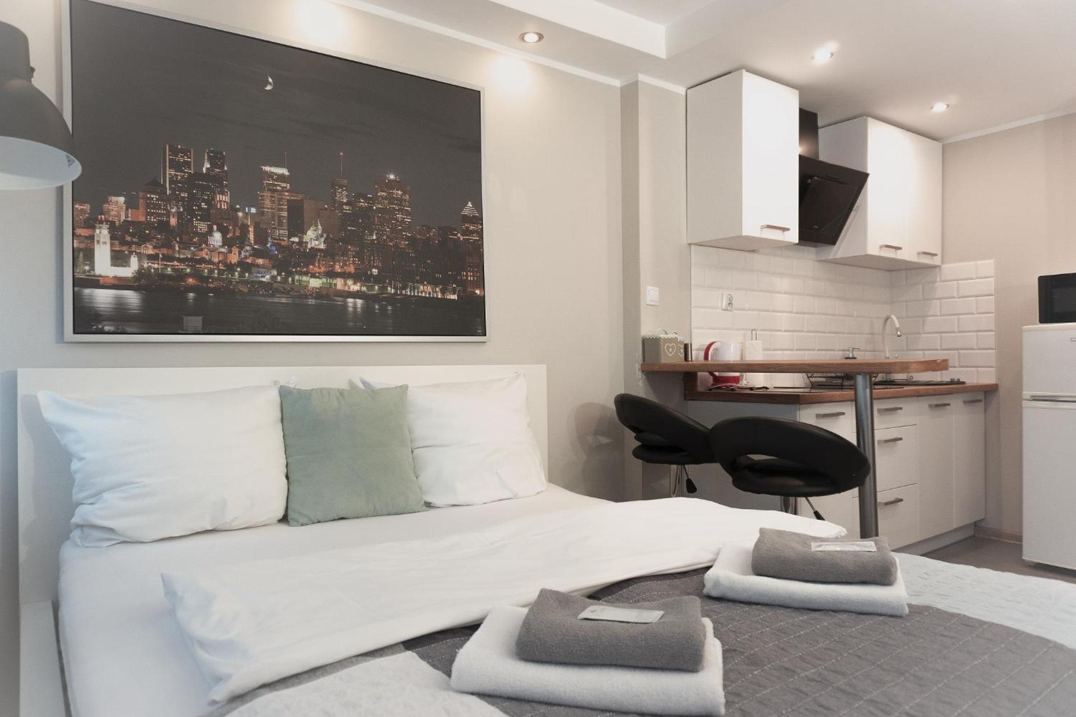 Studio Apartment with Balcony and City View - Pańska 3 7th floor