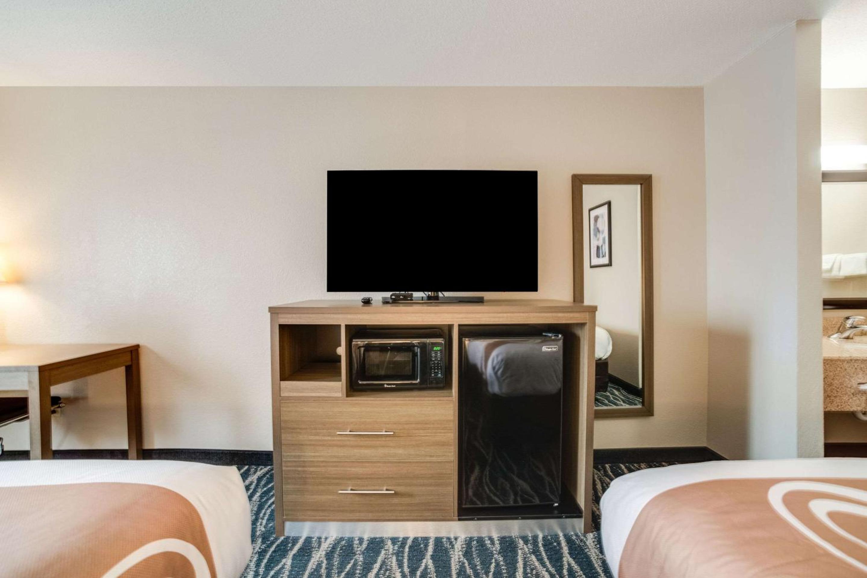 Double Room with Two Double Beds - Non-Smoking - Photo 3