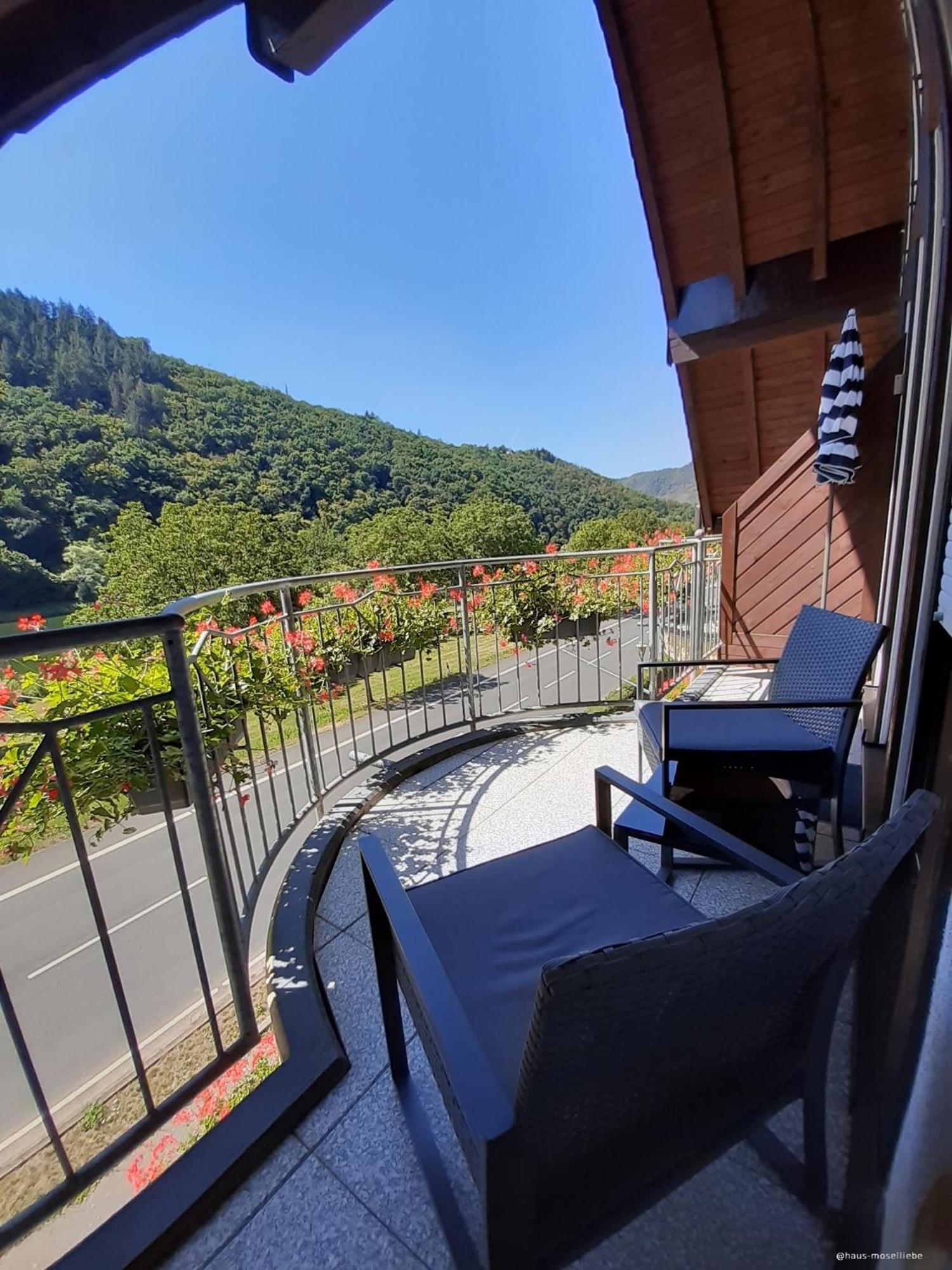 Deluxe Double Room with Balcony and Sea View - Photo 3
