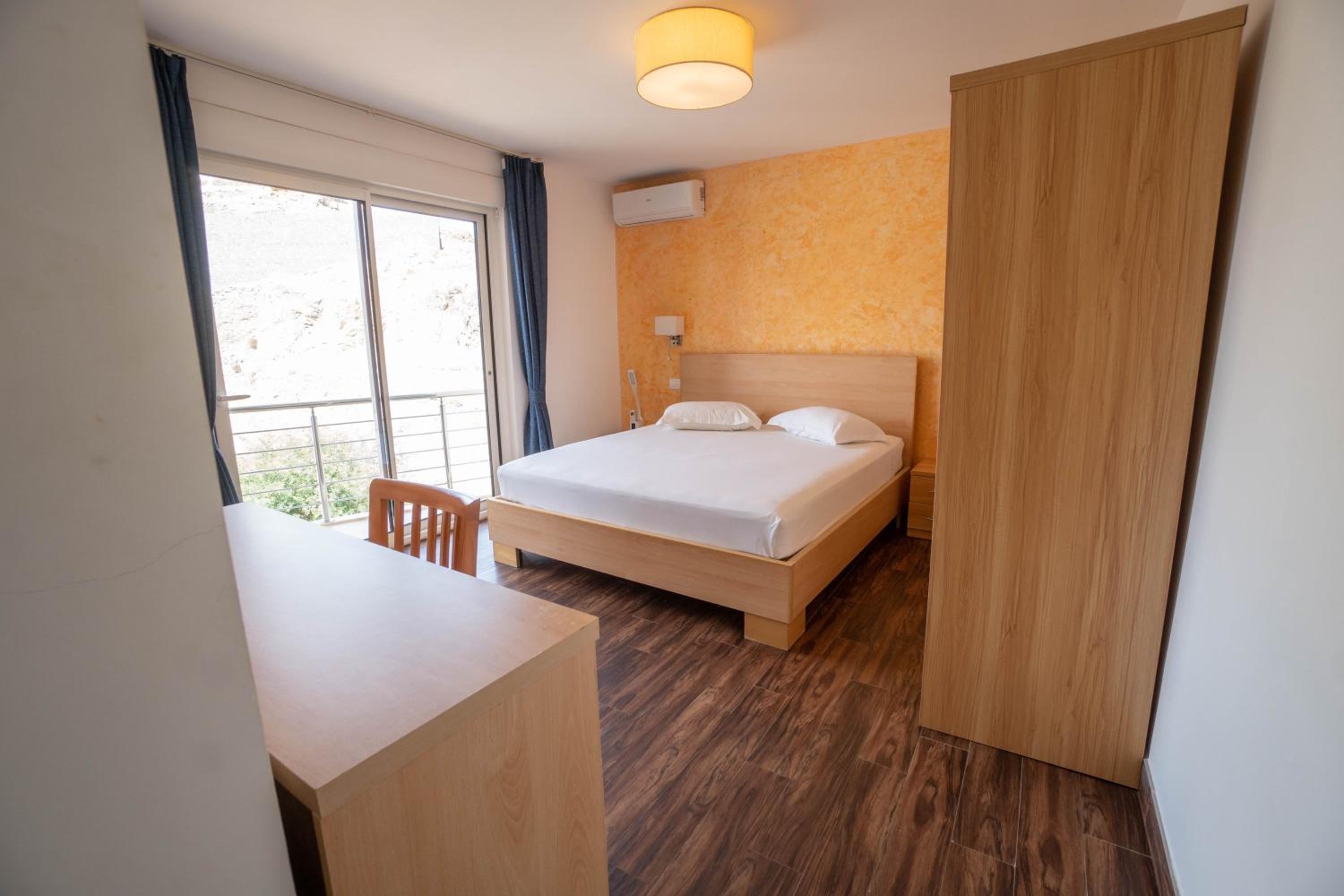 Double or Twin Room with Sea View photo 3