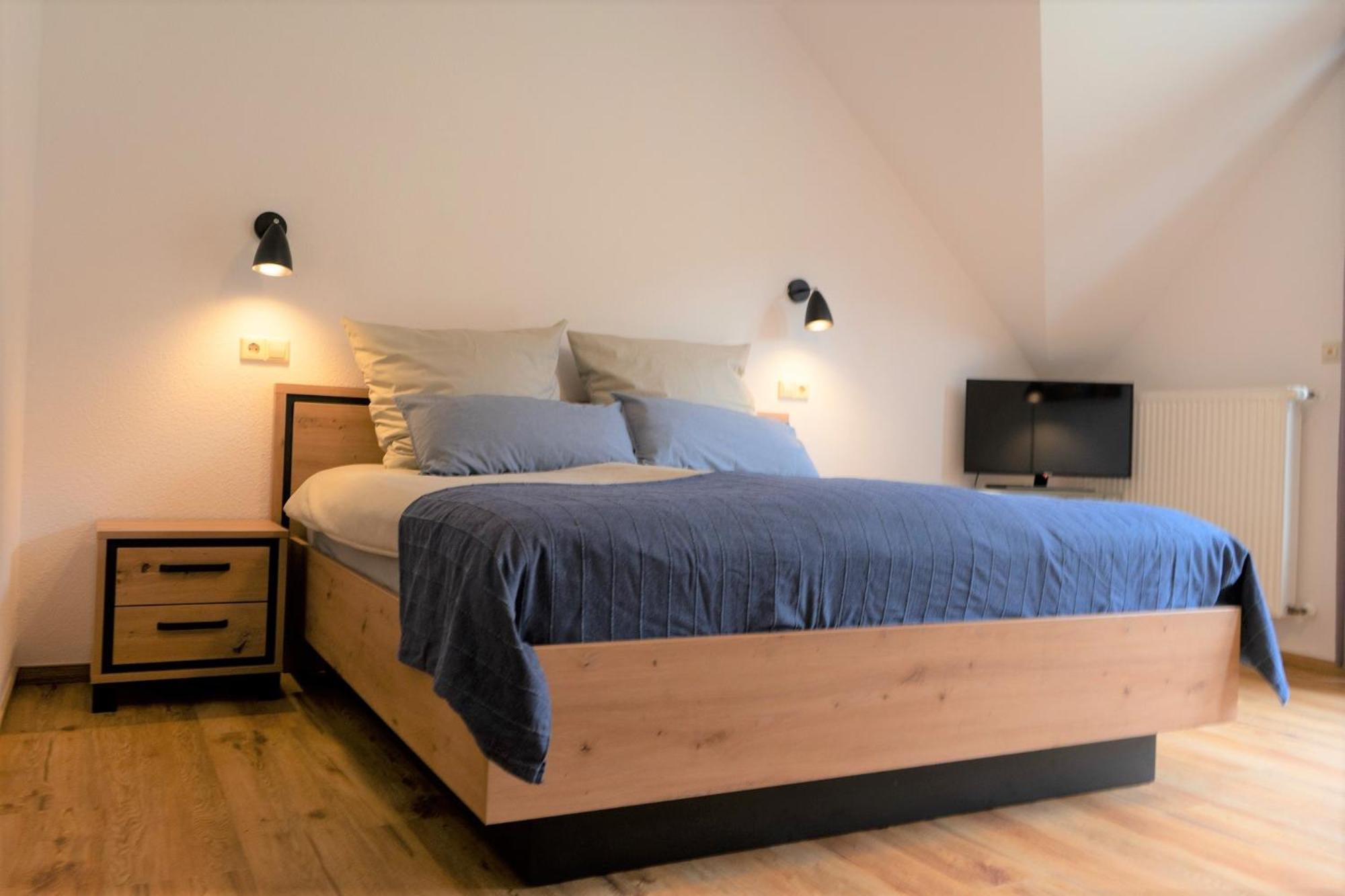 Deluxe Double Room with Balcony and Sea View - Photo 1