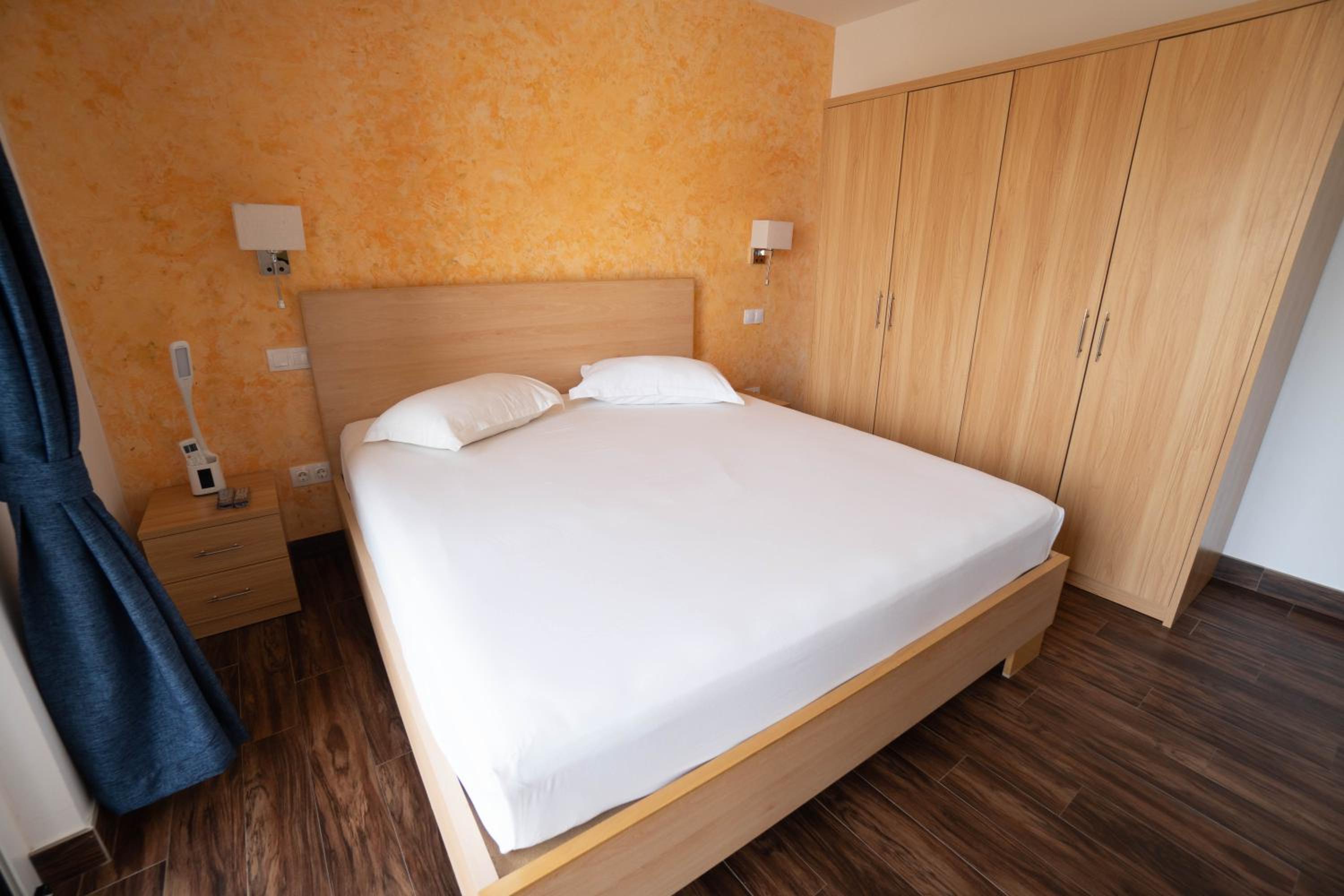 Double or Twin Room with Sea View photo 2