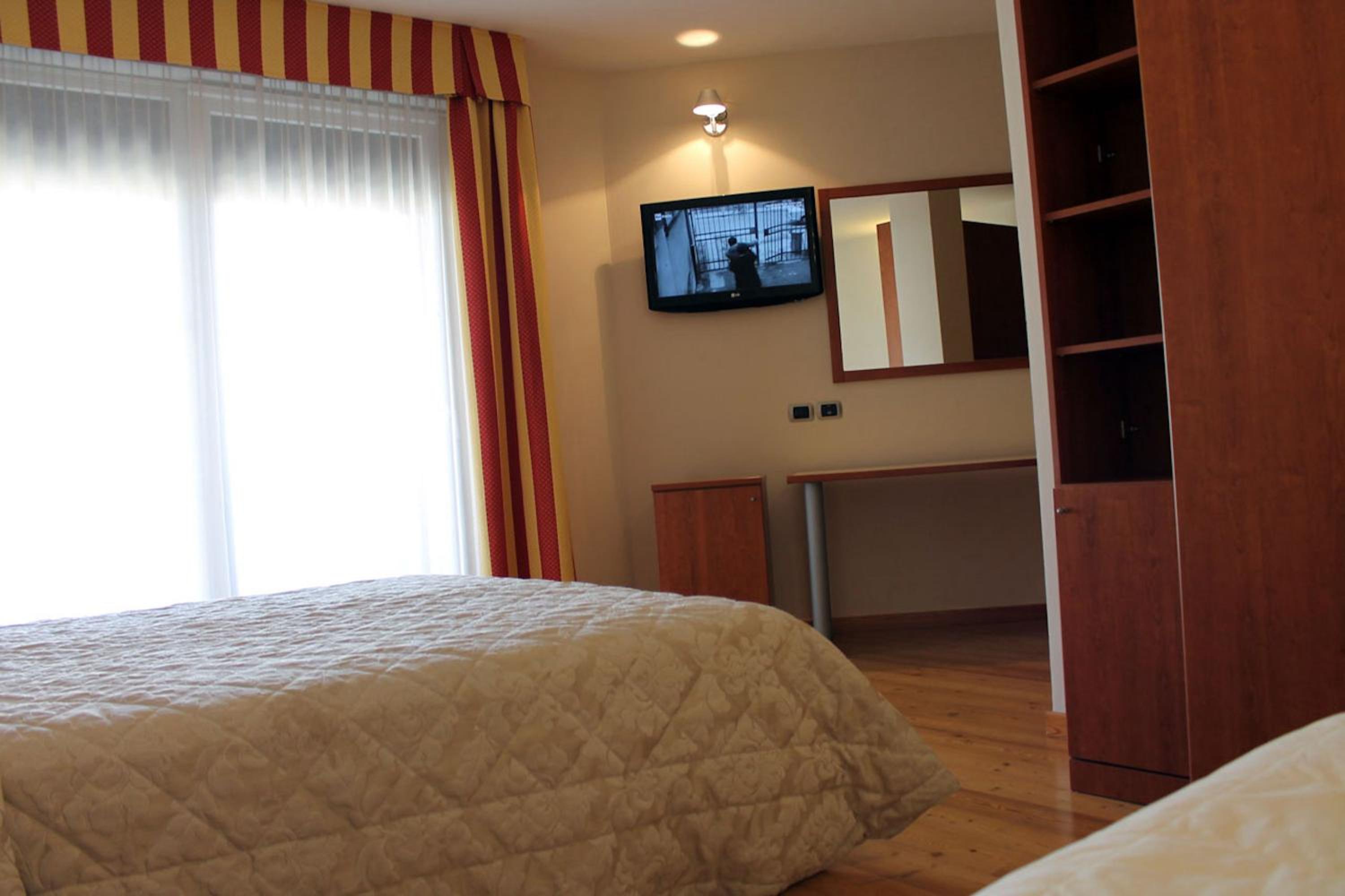 Triple Room - Photo 6