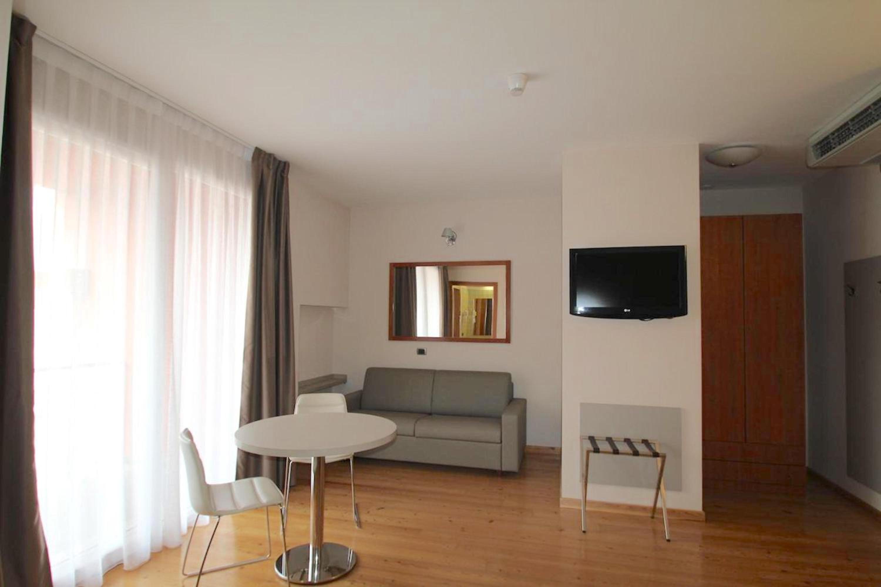 Quadruple Room - Photo 8