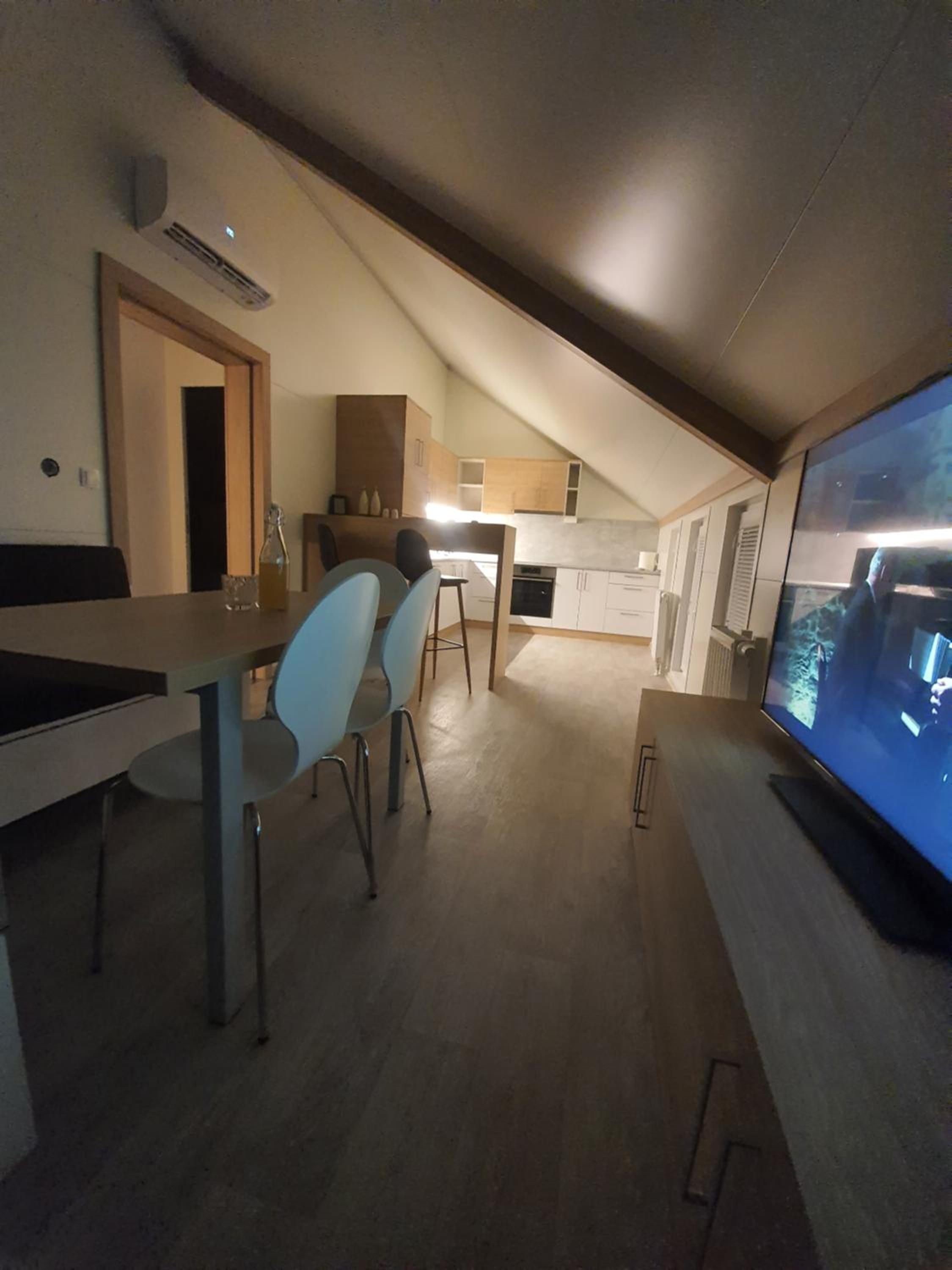Two-Bedroom House - Photo 8