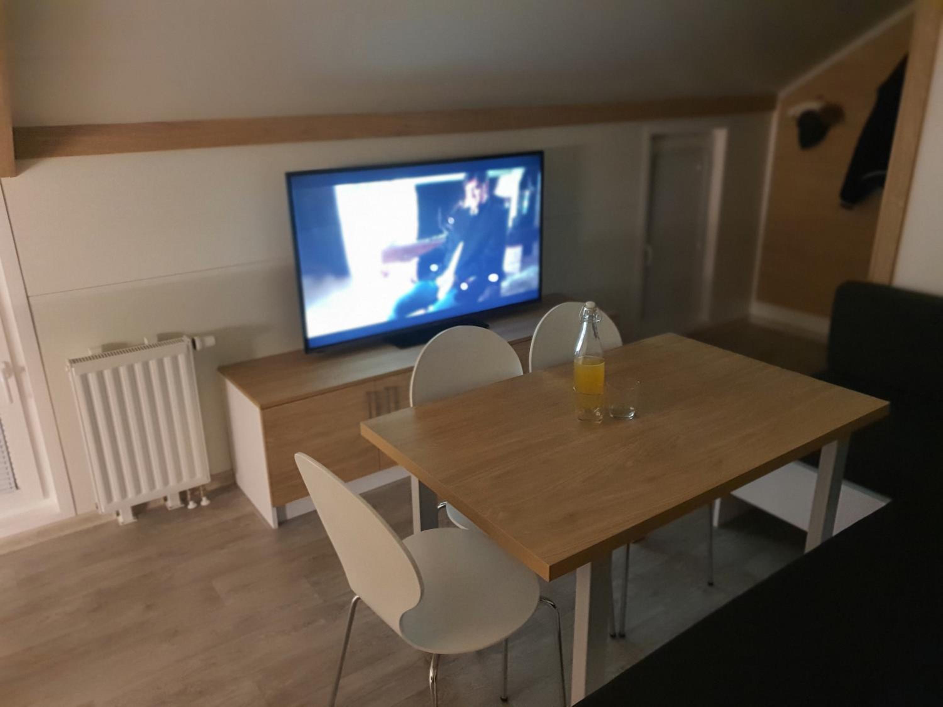 Two-Bedroom House - Photo 9