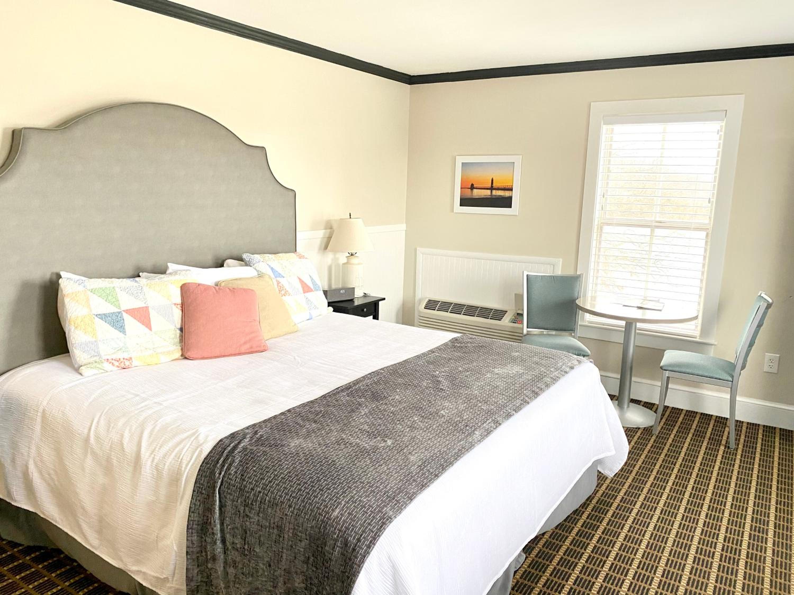 Standard King Room photo 2