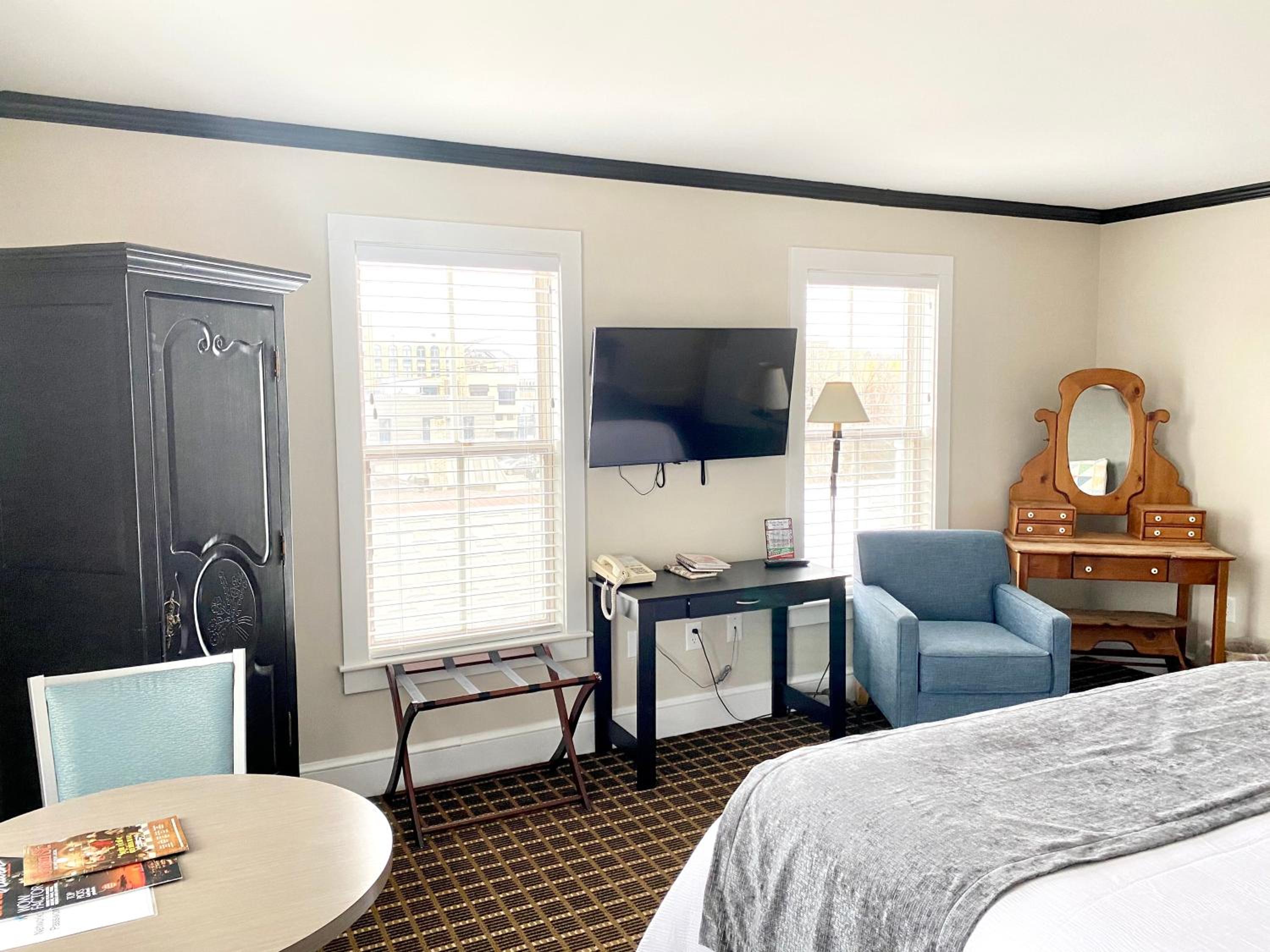 Standard King Room photo 3