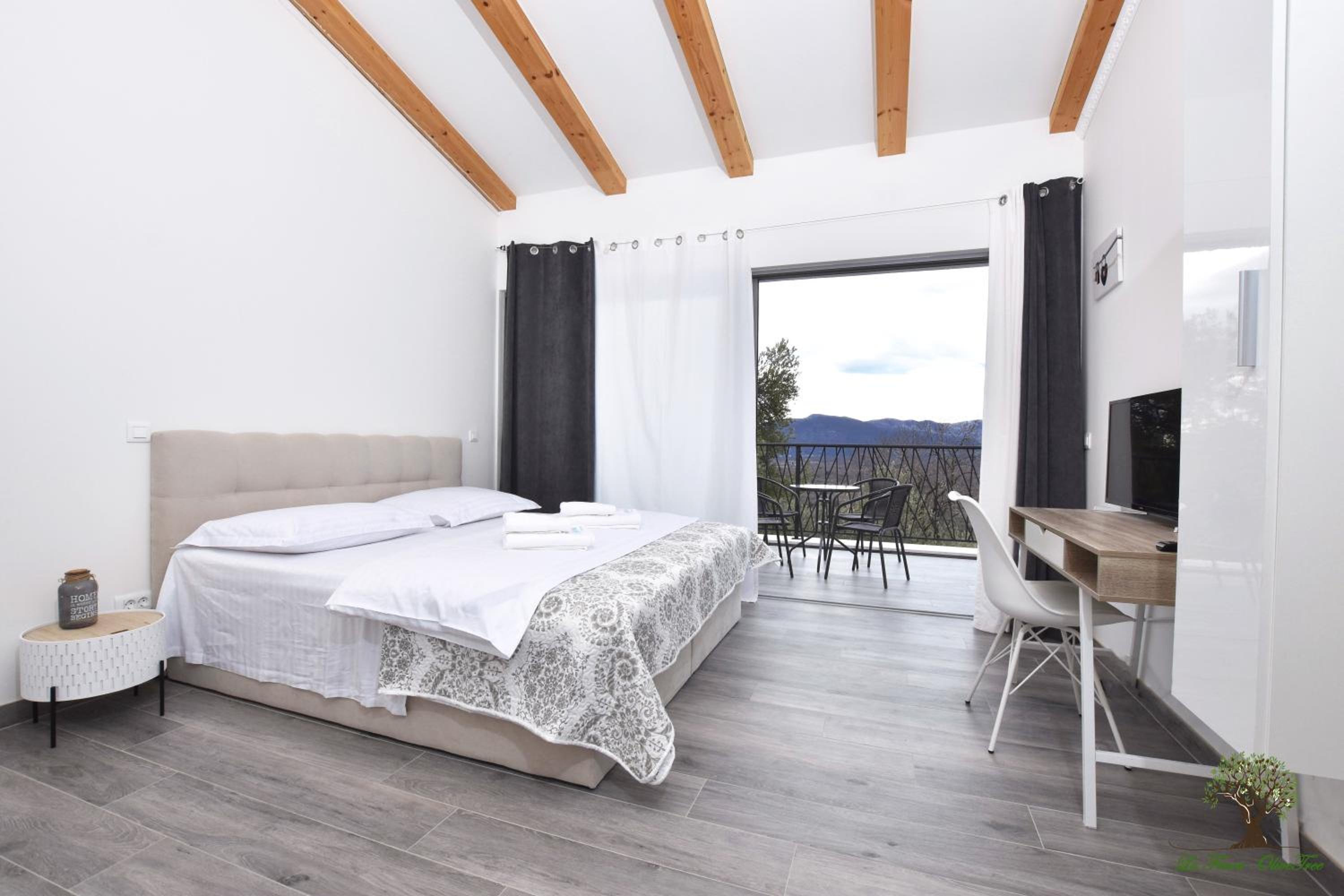 Villa photo 1