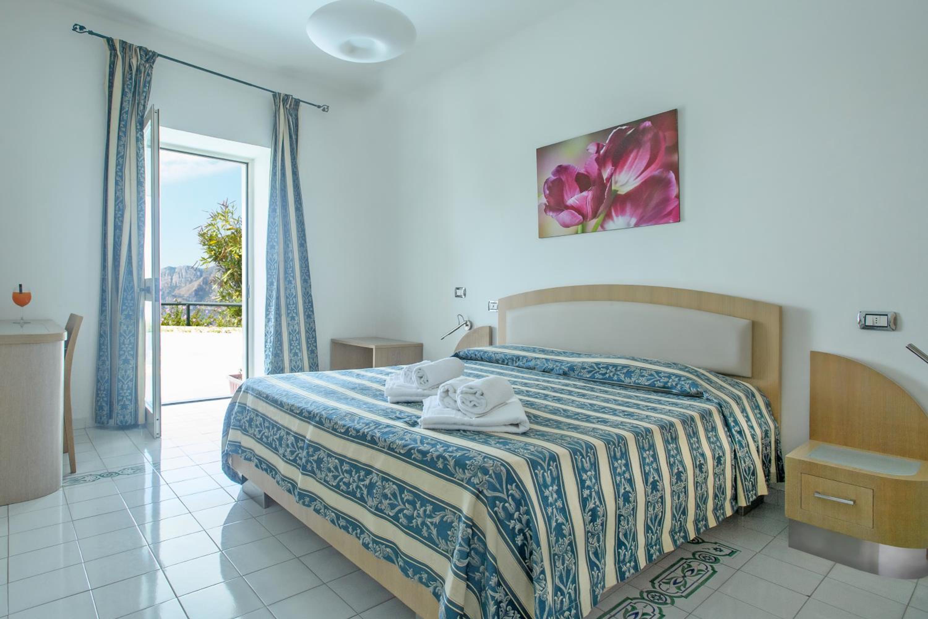 Double Room with Shared Terrace and Sea View