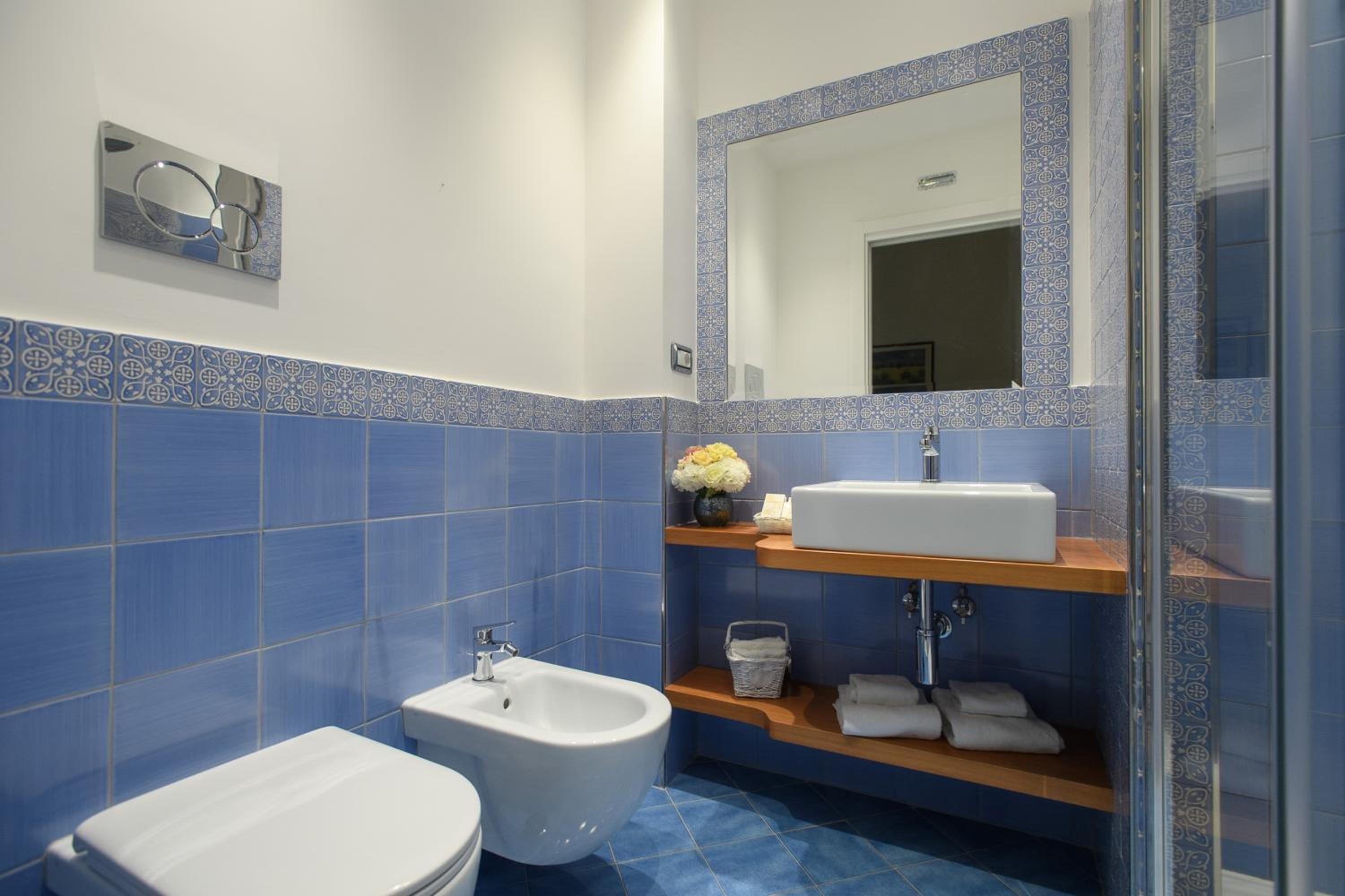 Classic Double Room with Sea View - Photo 2