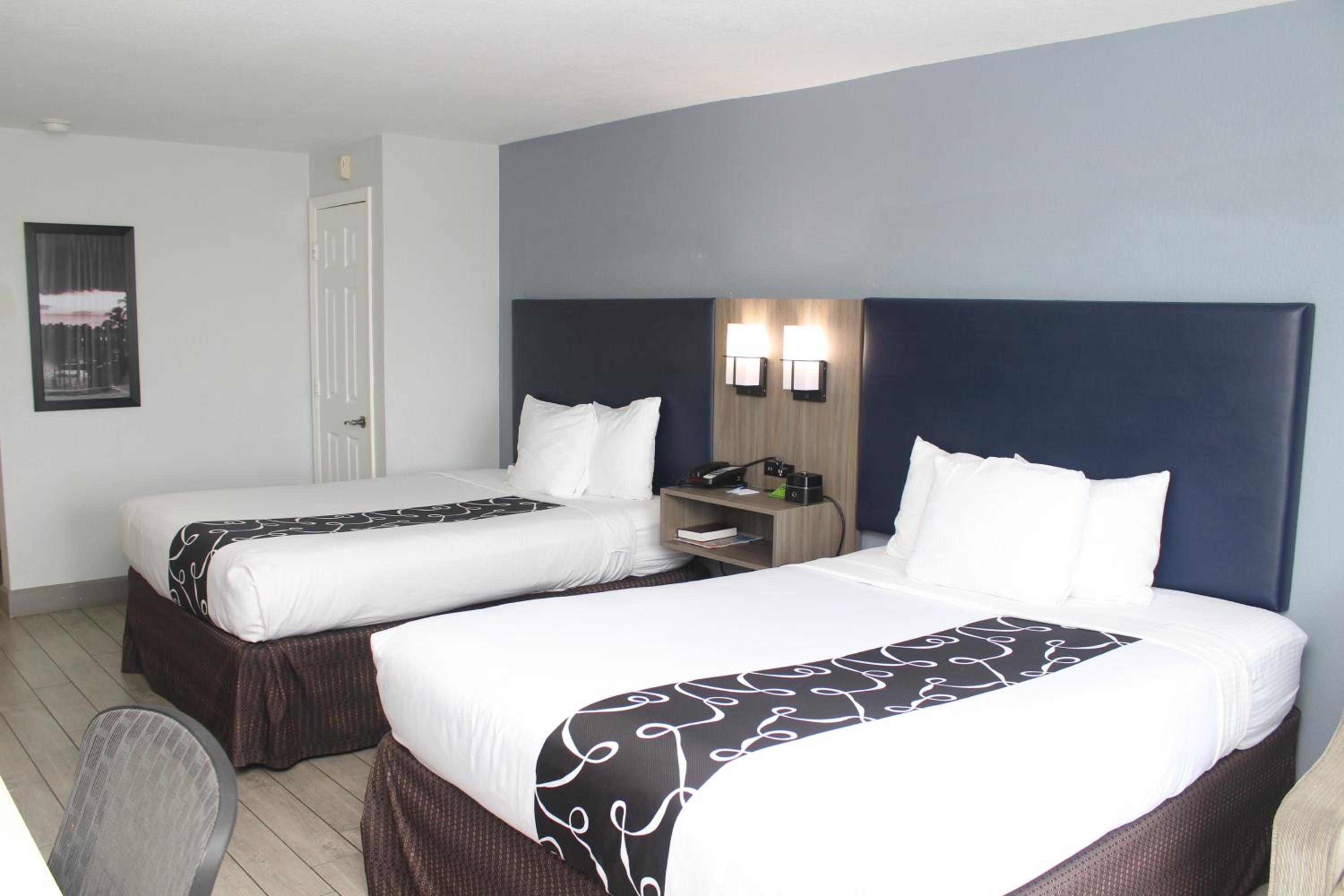 Oceanfront Queen Room with Two Queen Beds - Non-Smoking - Photo 7