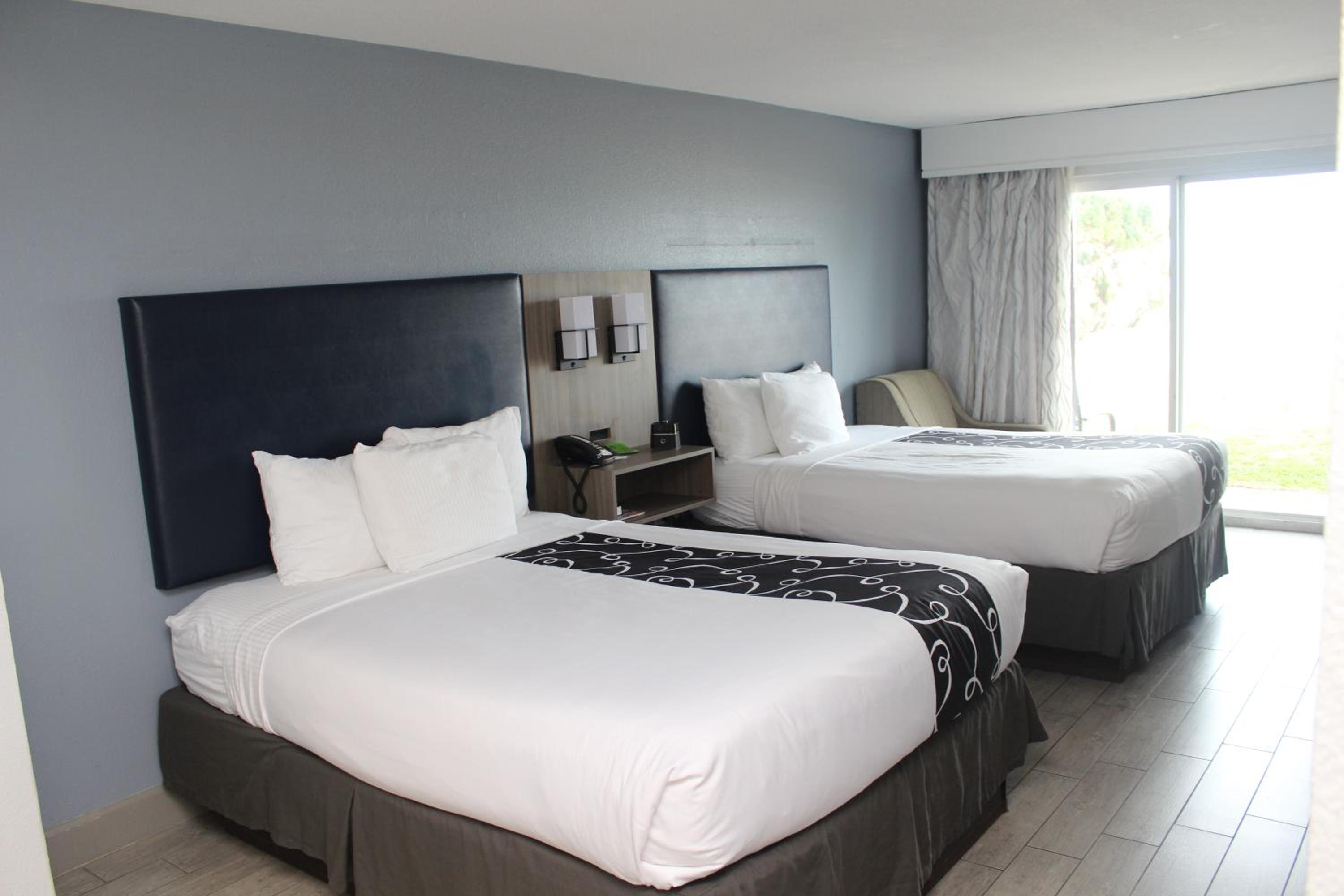 Oceanfront Queen Suite with Sofa - Non-Smoking - Photo 5