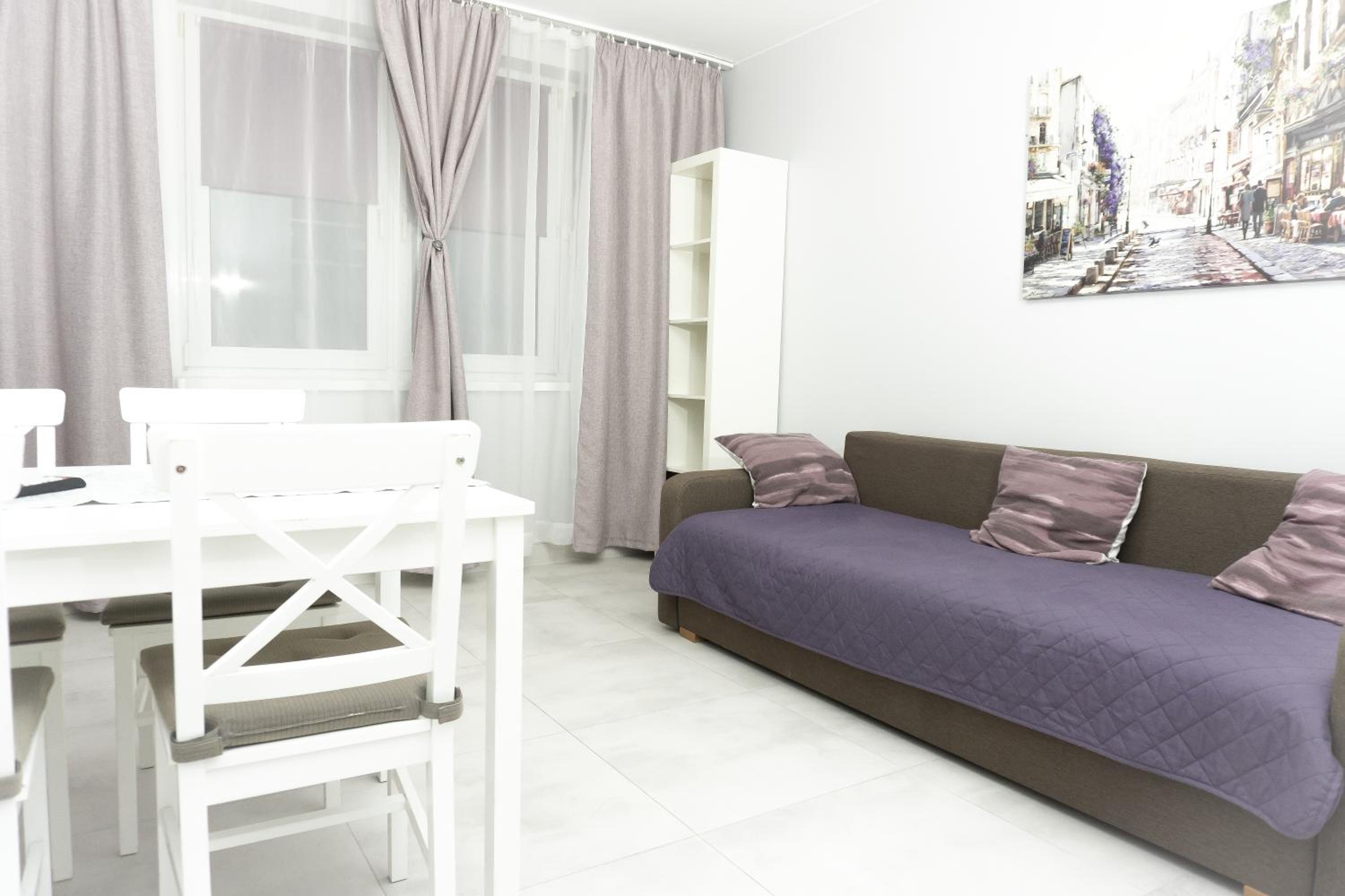 One-Bedroom Apartment with Balcony - Moniuszki 10