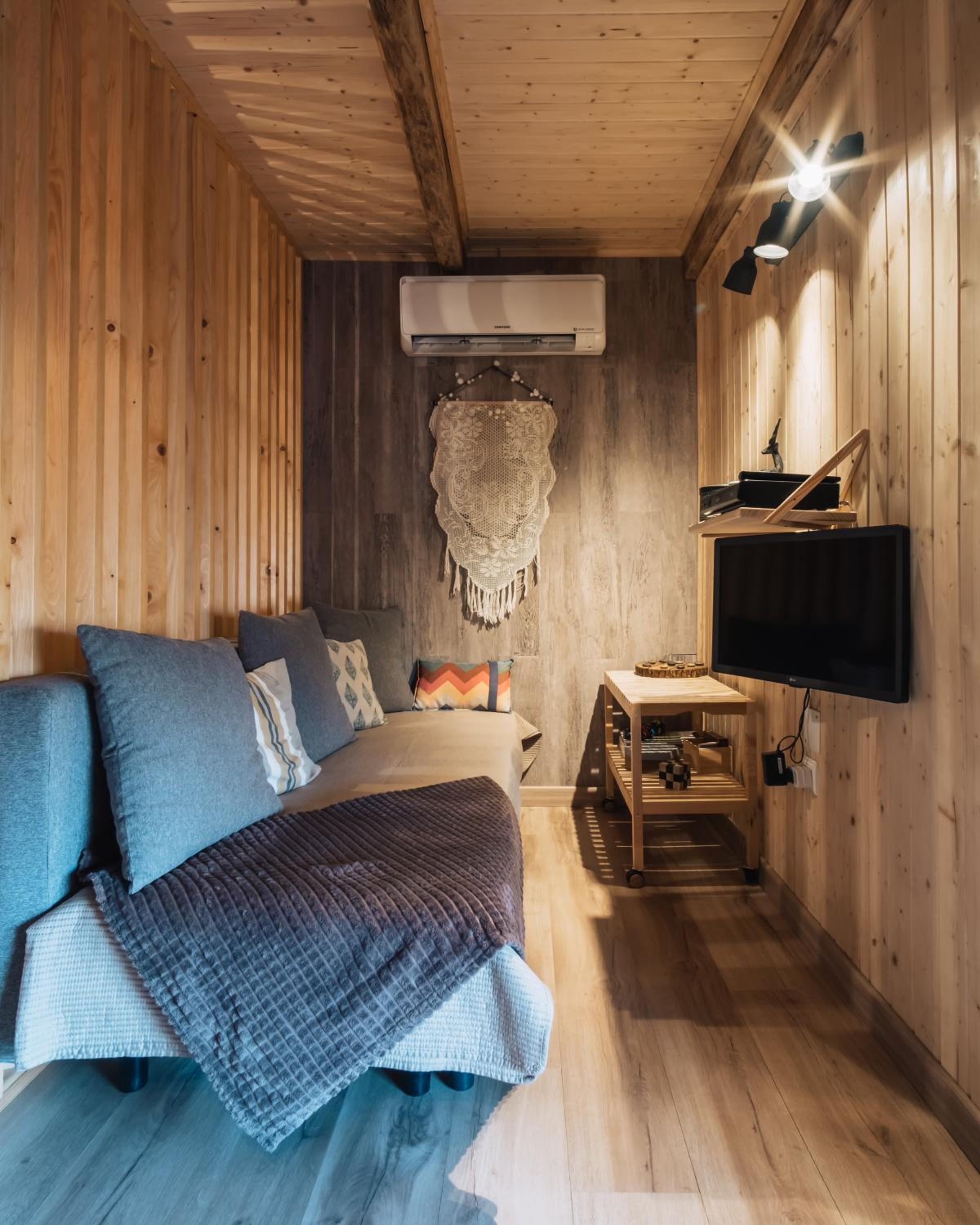 One-Bedroom House photo 3