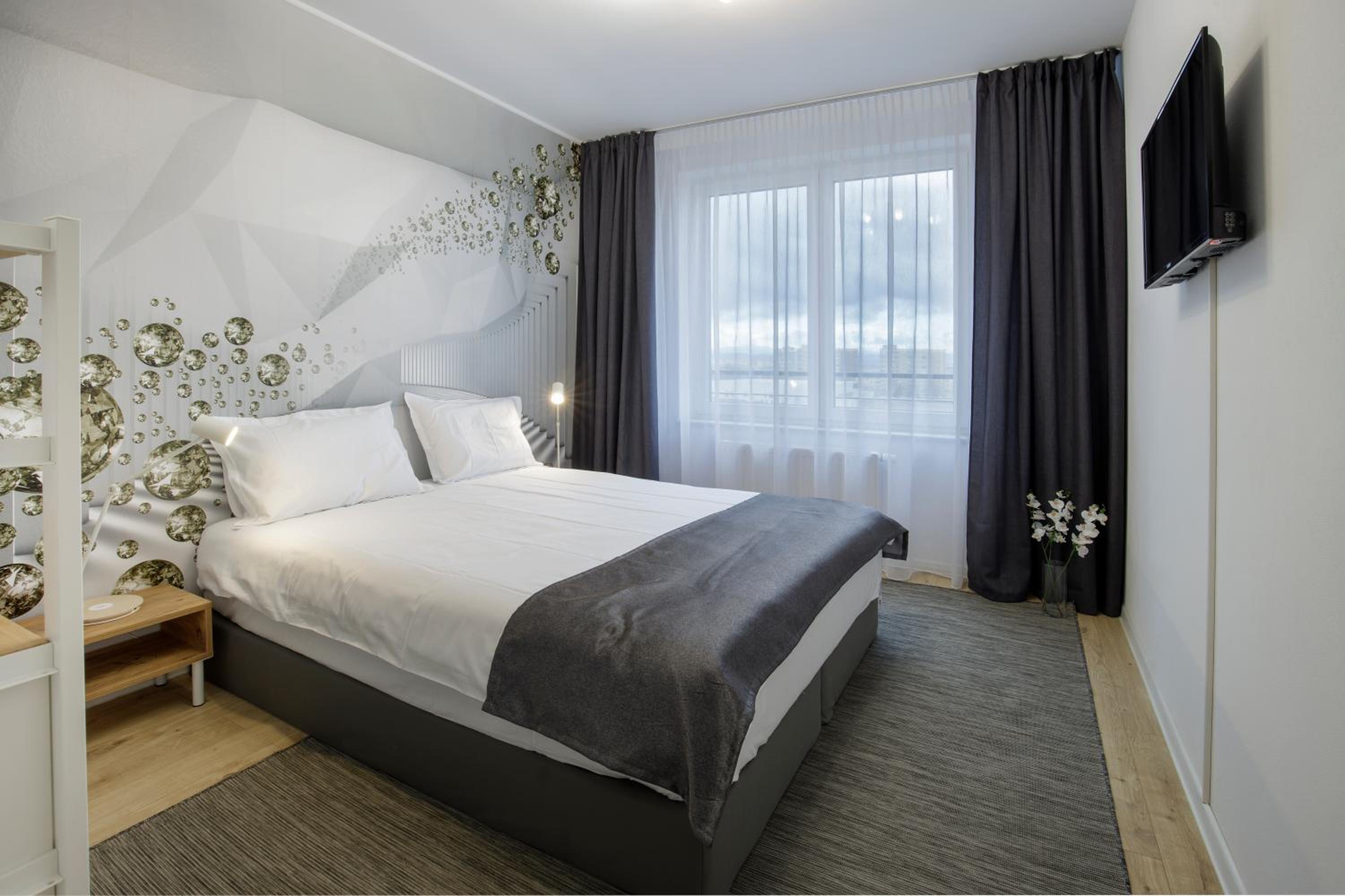 Two-Bedroom Apartment - Photo 9