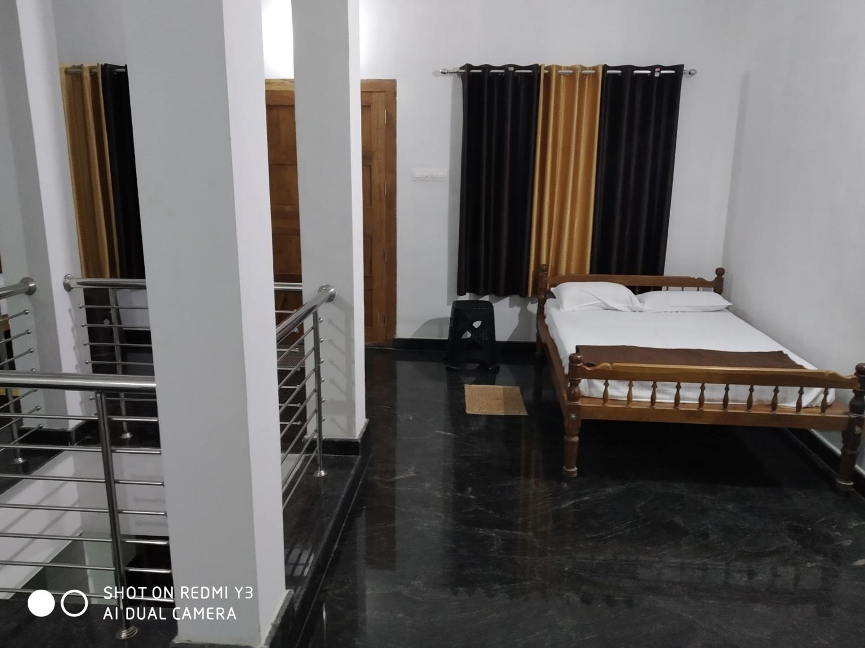Economy Quadruple Room with Shared Bathroom photo 1