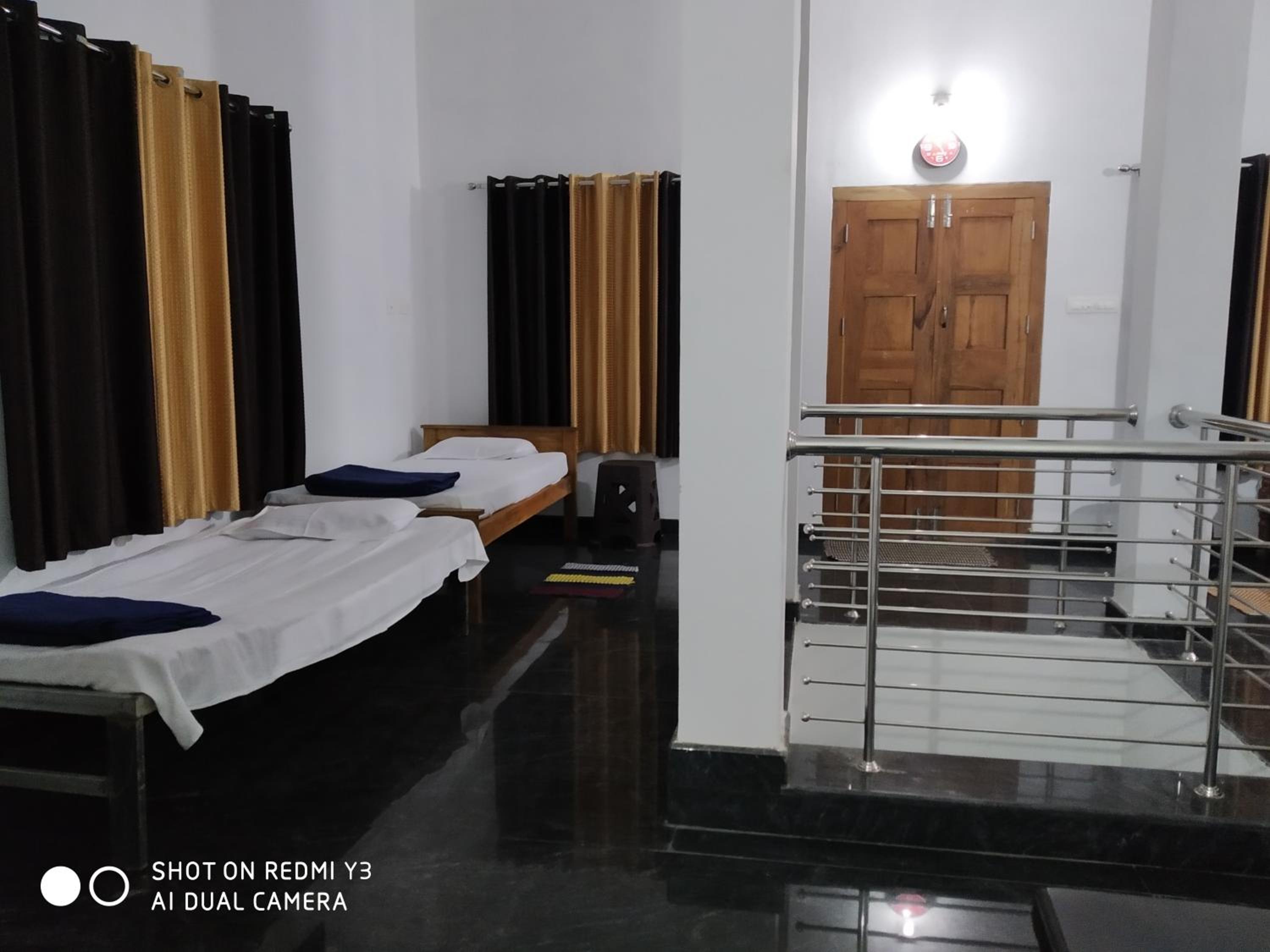 Economy Quadruple Room with Shared Bathroom photo 2