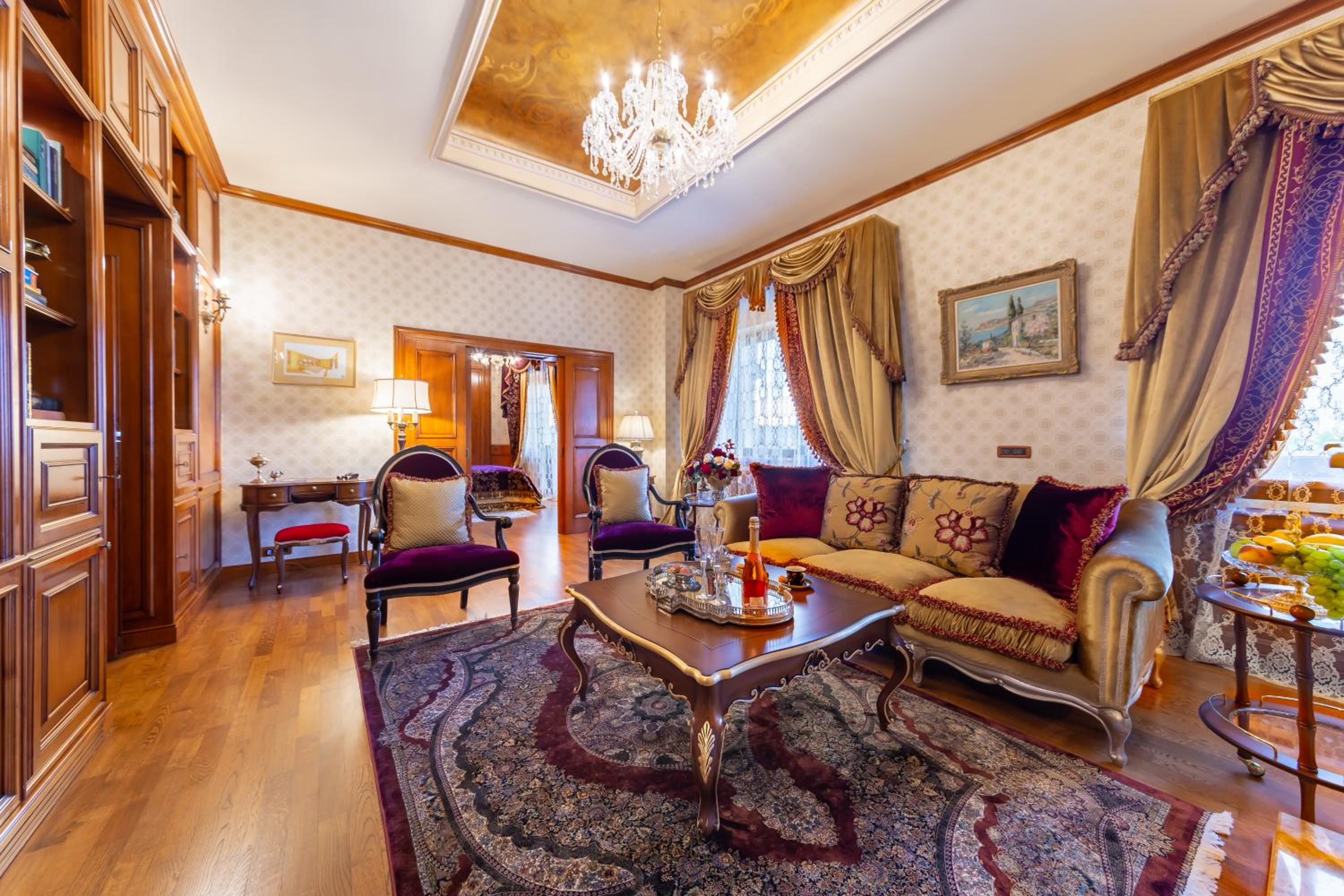 Royal Suite photo 2