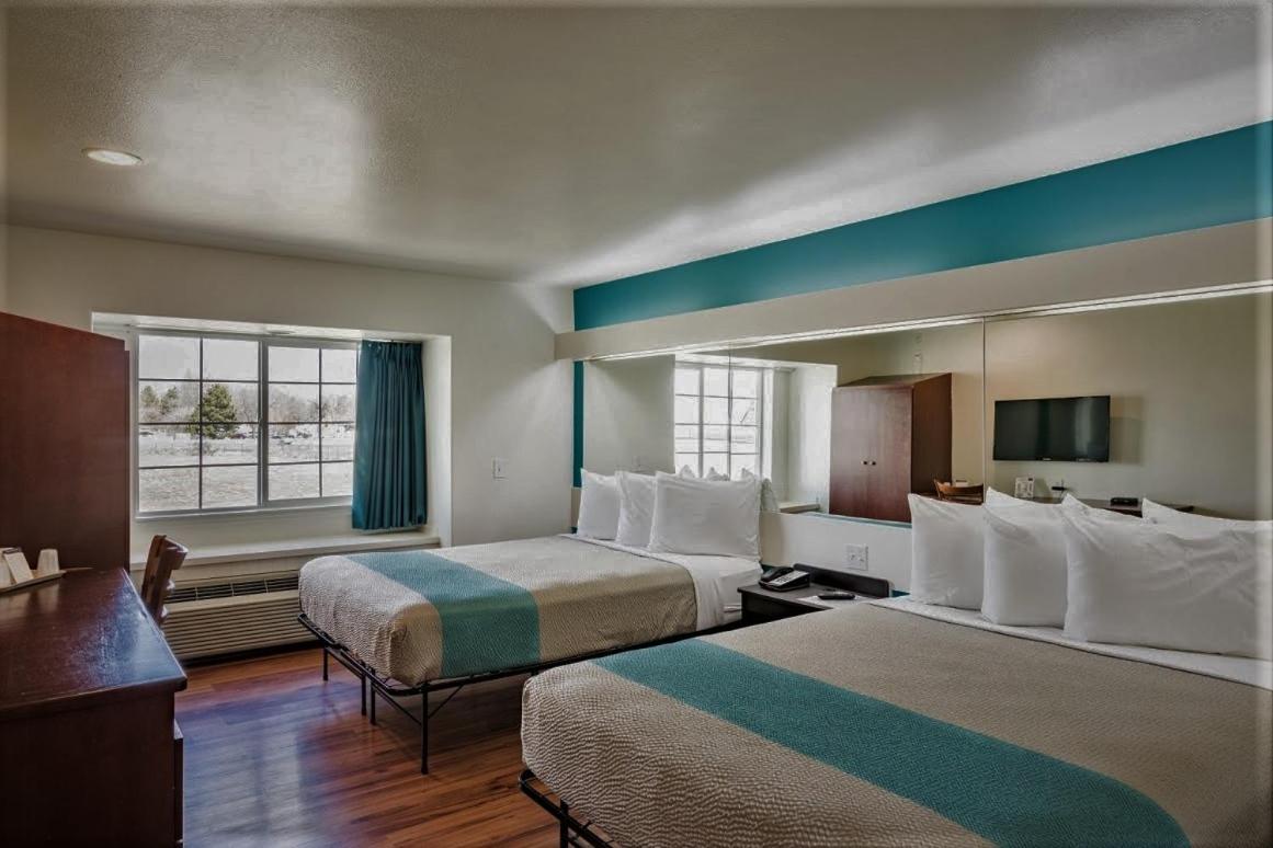 Queen Room with Two Queen Beds - Non-Smoking - Photo 3