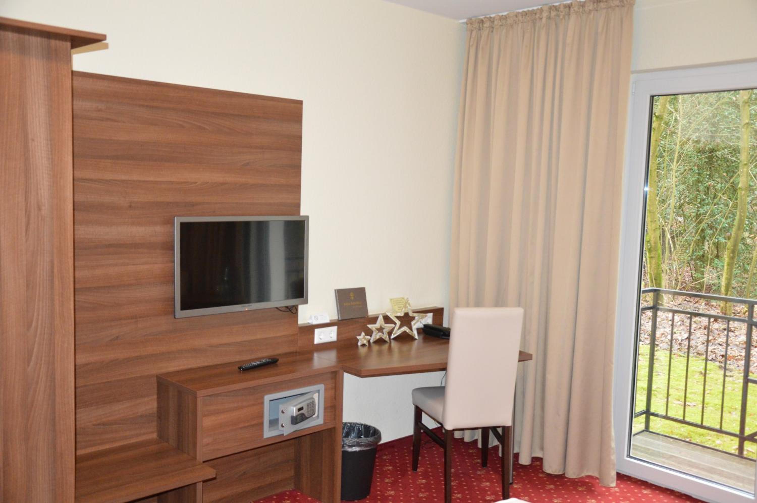 Budget Double Room - Photo 7