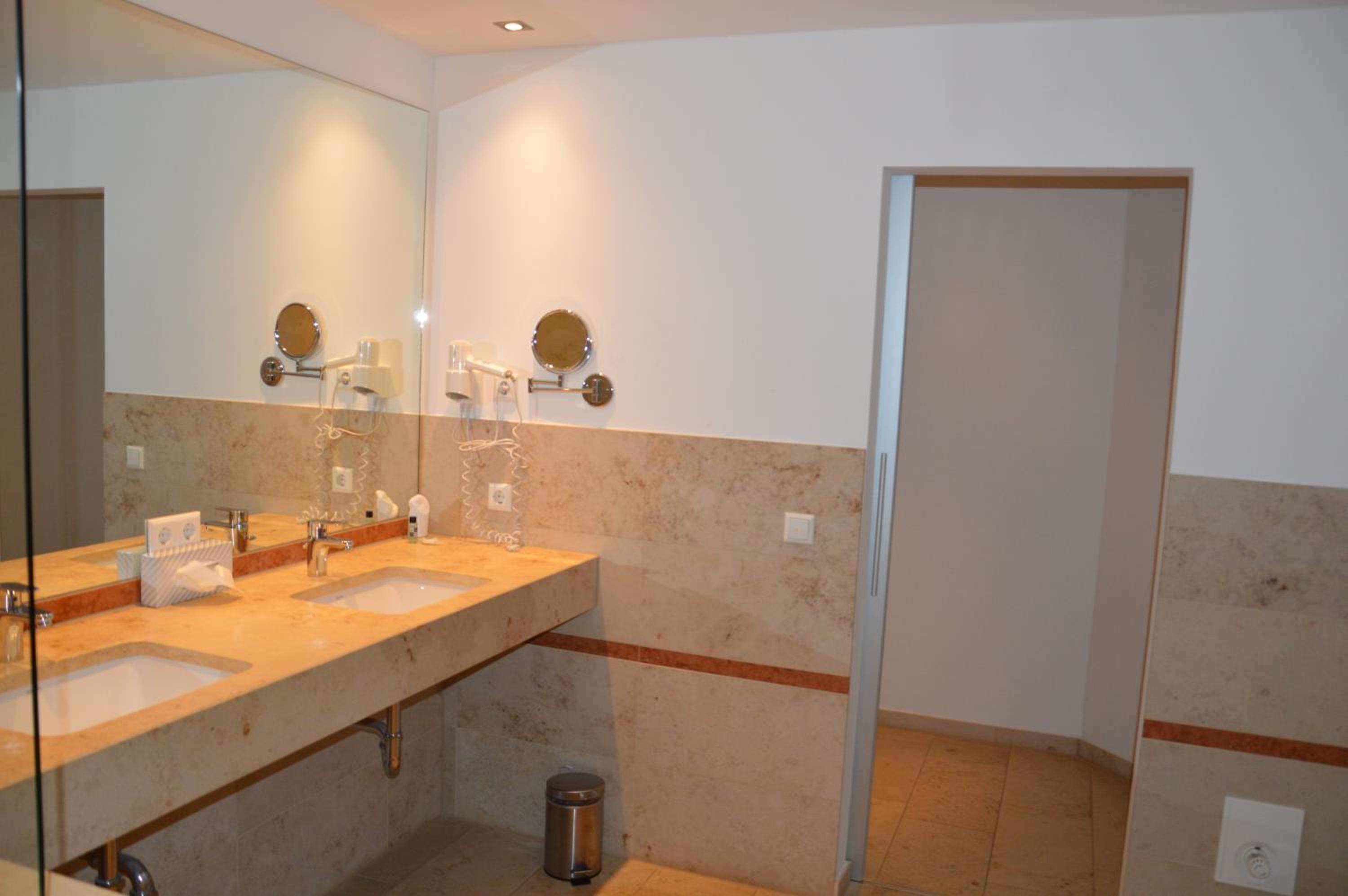 Budget Double Room - Photo 2