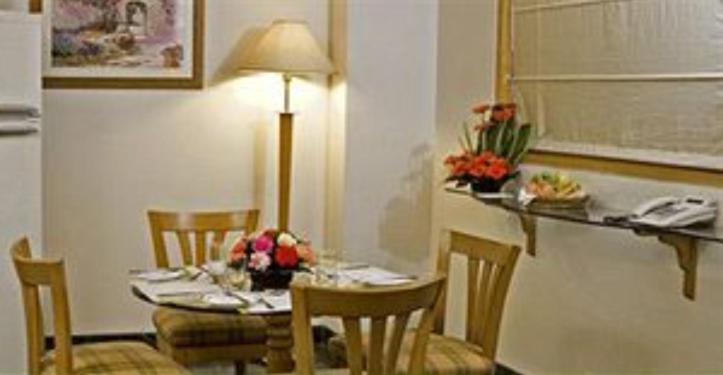 Suite - Photo 2