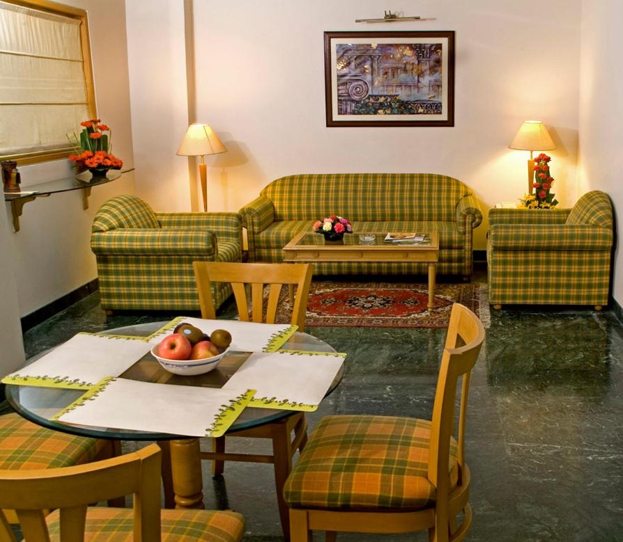 Suite - Photo 3