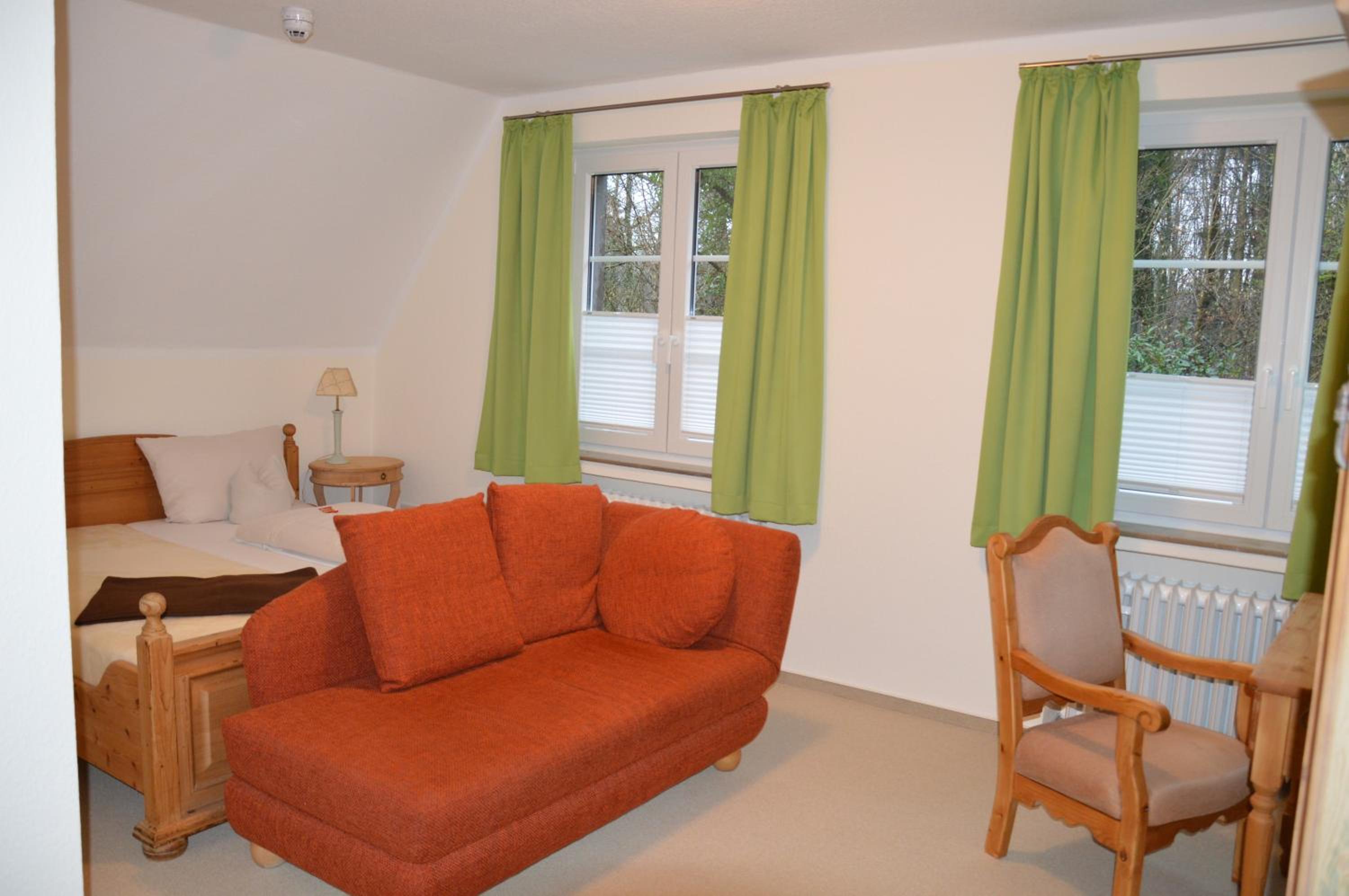 Budget Double Room - Photo 8