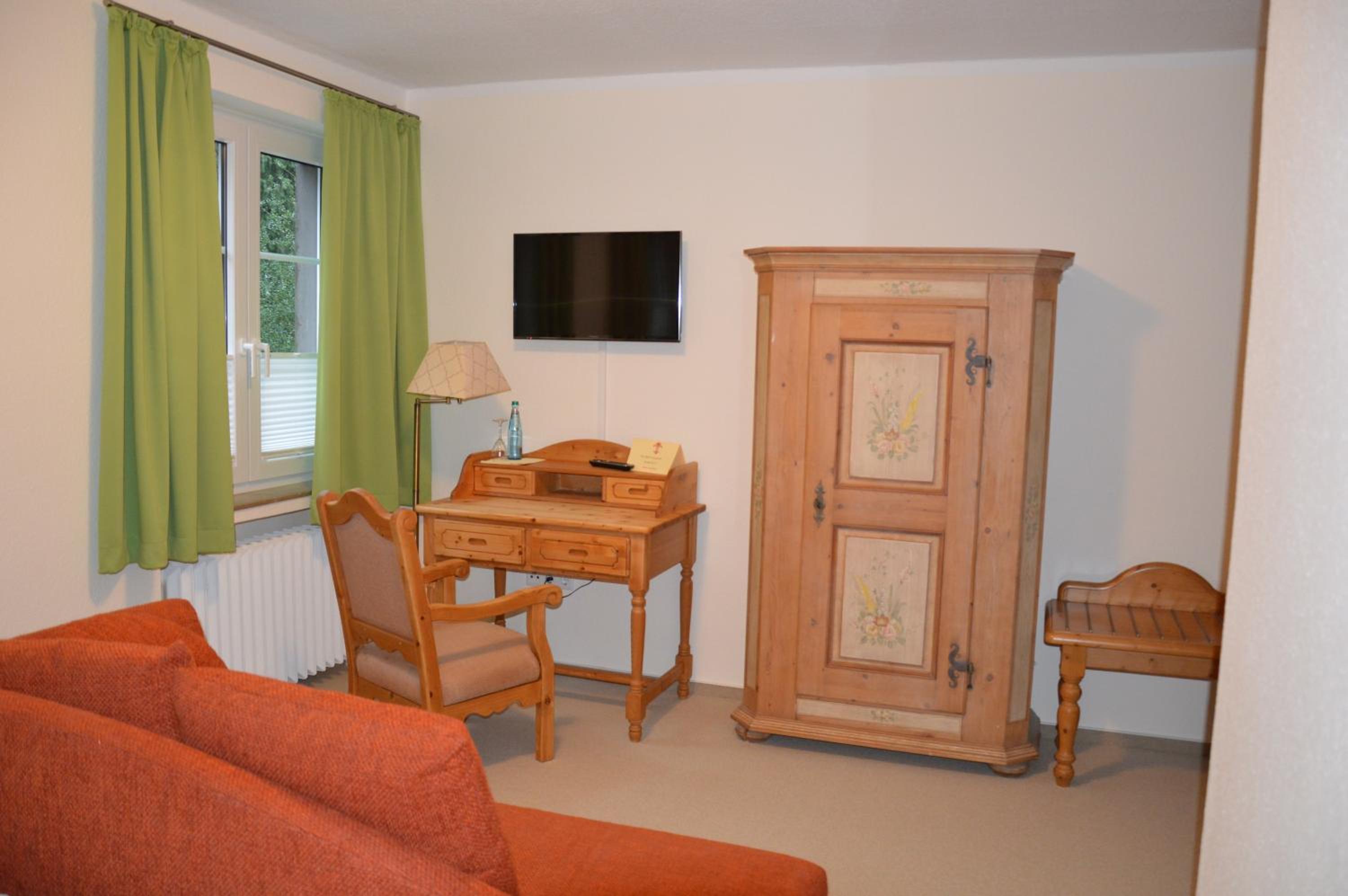 Budget Double Room - Photo 9