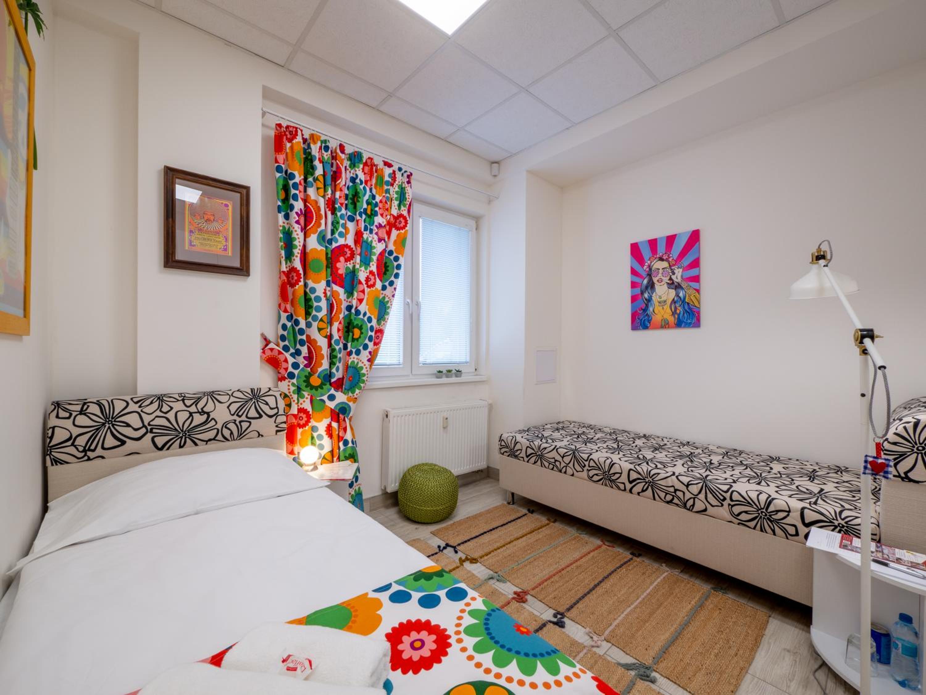 Standard Twin Room - Photo 5