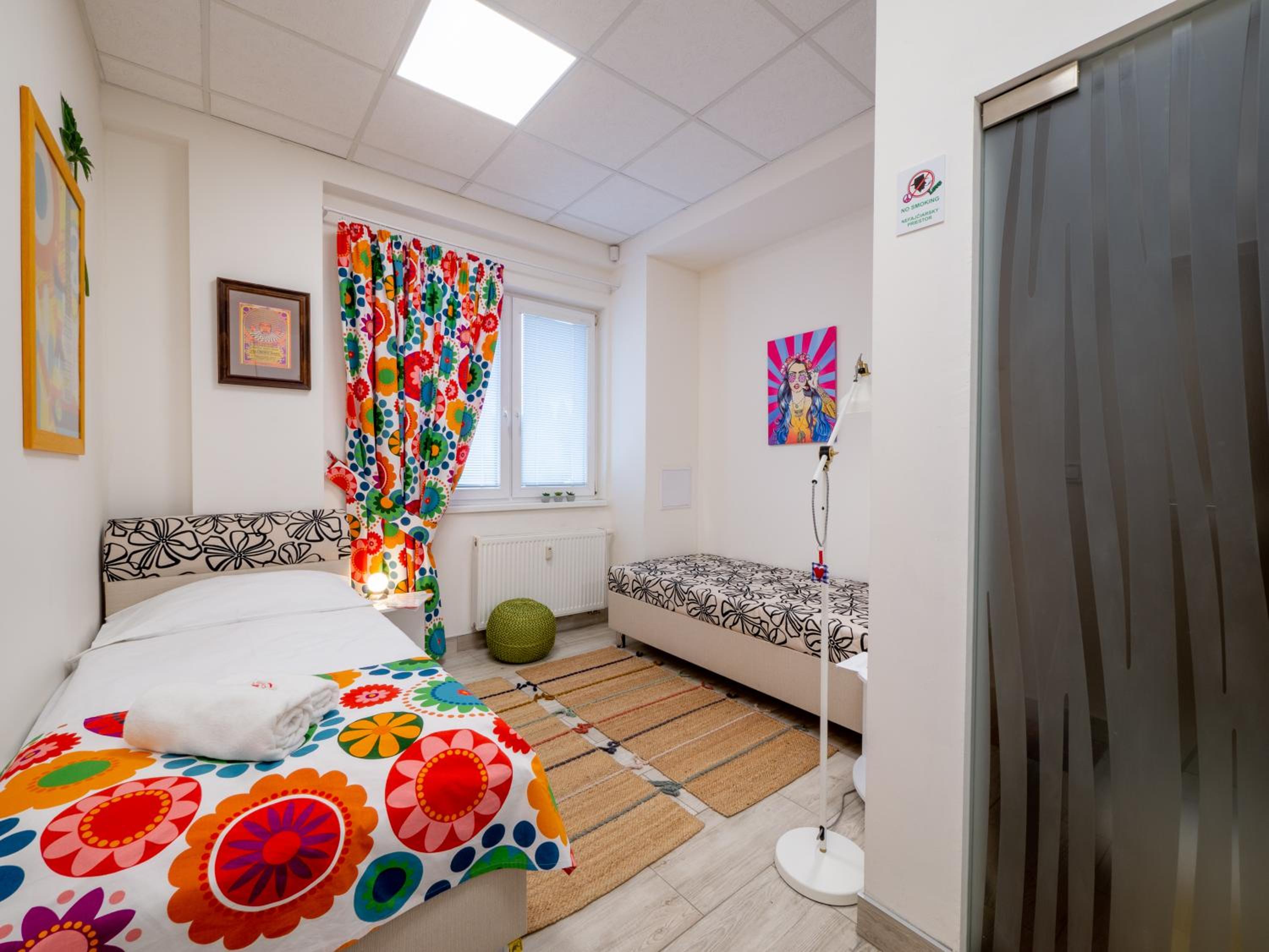 Standard Twin Room - Photo 1