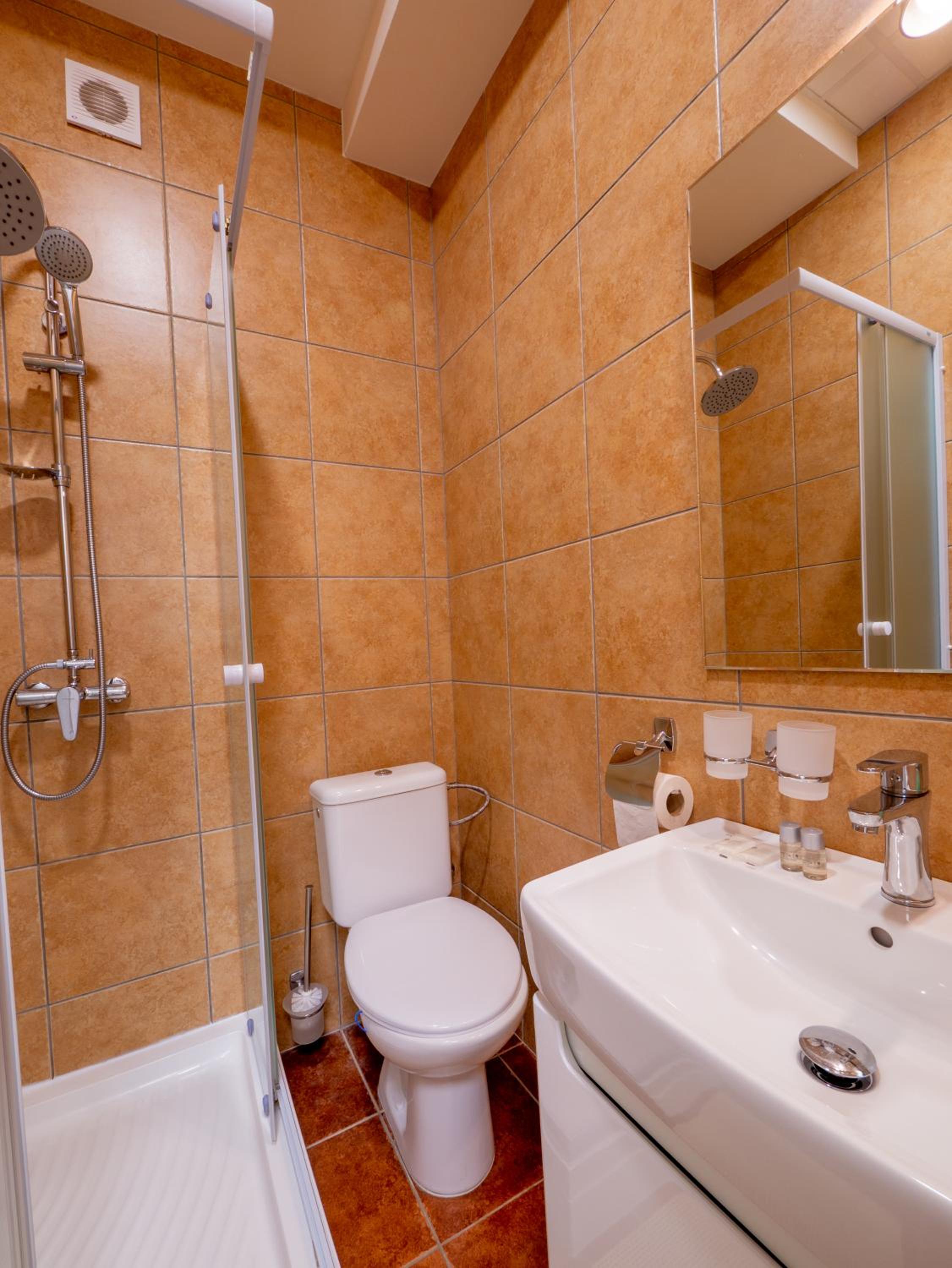 Standard Twin Room - Photo 3