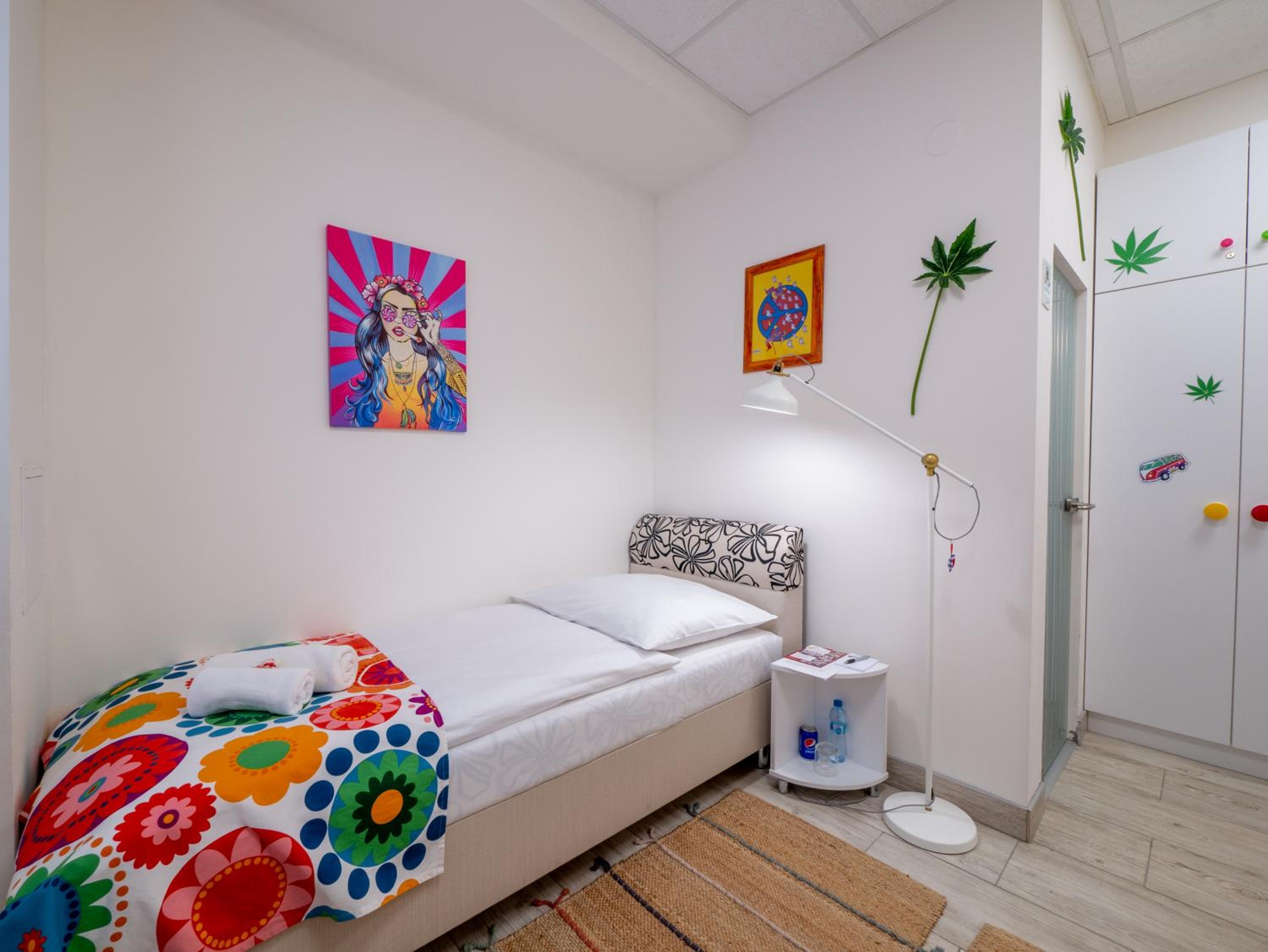 Standard Twin Room - Photo 7
