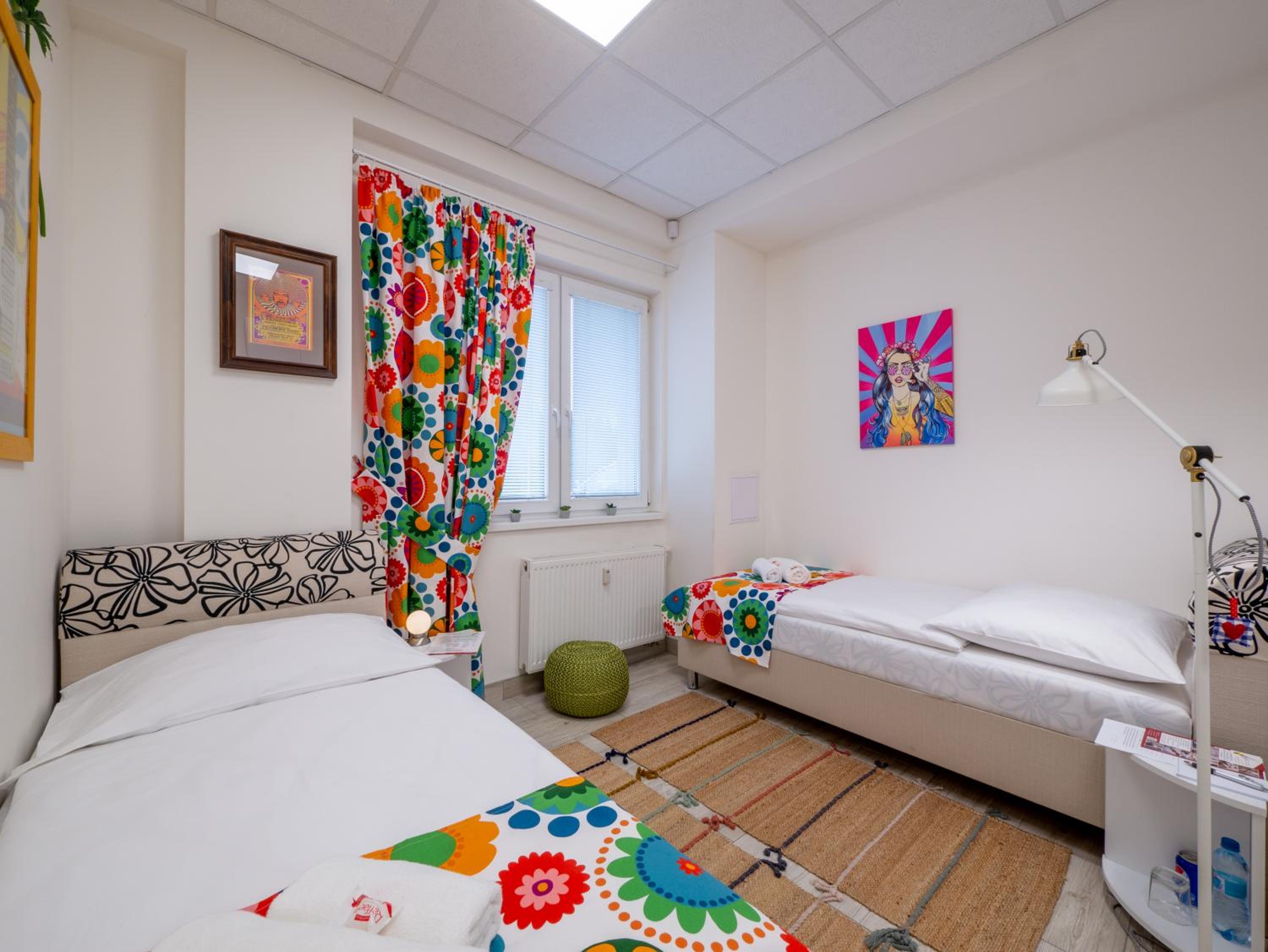 Standard Twin Room - Photo 6